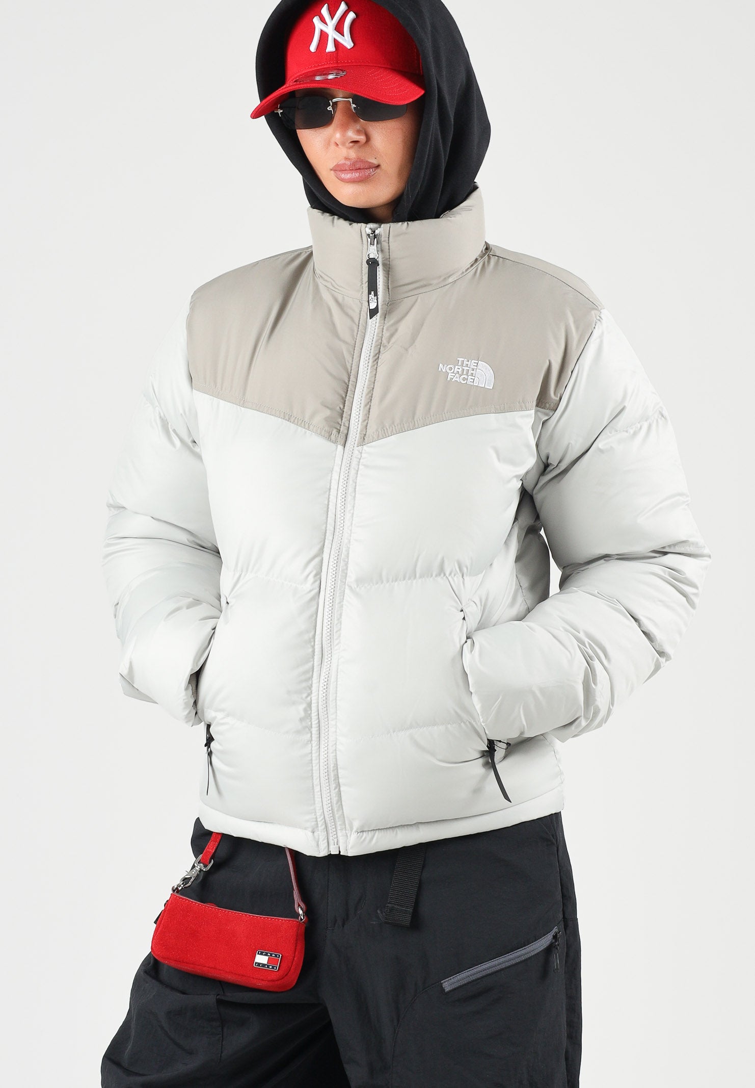 THE NORTH FACE Piumino SAIKURU bianco e beige per uomo e donna con imbottitura sintetica NF0A853IP481 . THE NORTH FACE 