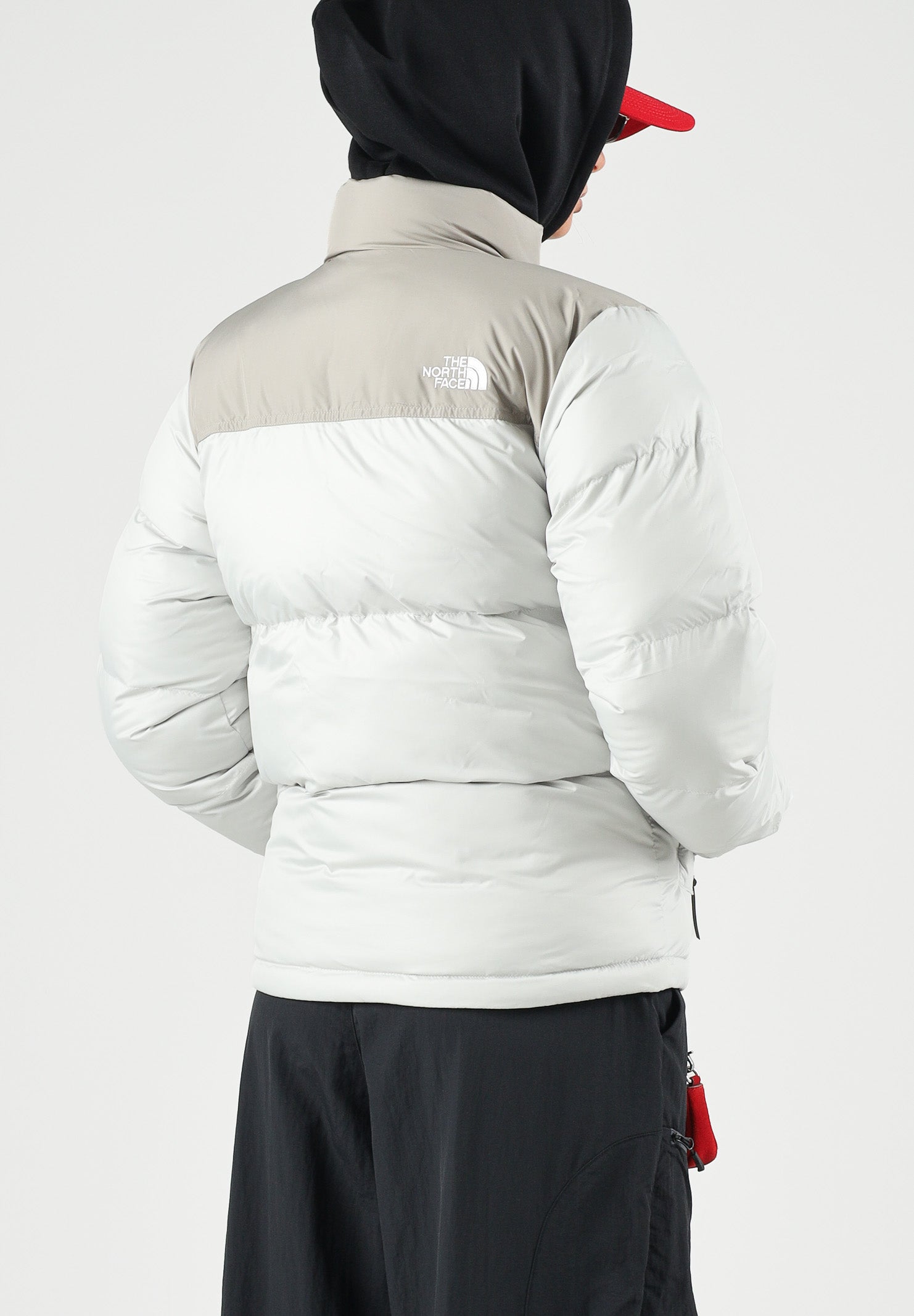 THE NORTH FACE Piumino SAIKURU bianco e beige per uomo e donna con imbottitura sintetica NF0A853IP481 . THE NORTH FACE 