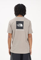 THE NORTH FACE T-shirt a manica corta Evolution NSE Box Regular fango da uomo NF0A8B6K2MB1 . THE NORTH FACE 