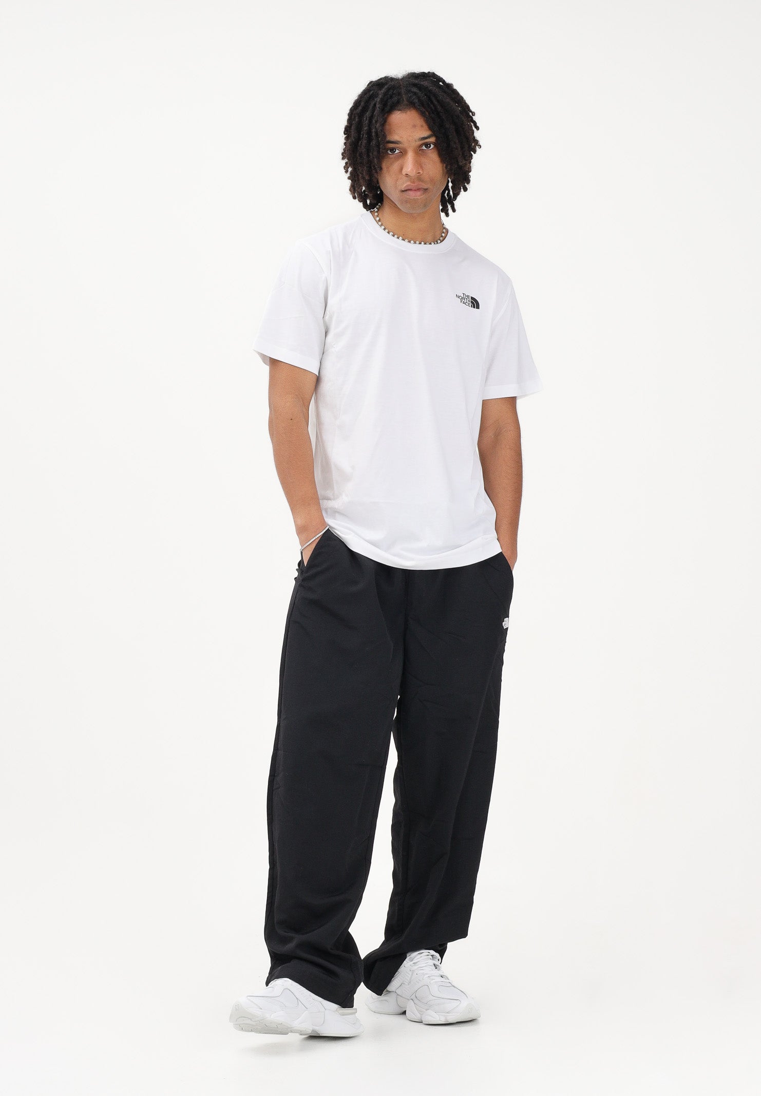 THE NORTH FACE T-shirt a manica corta Evolution NSE Box Regular bianca da uomo NF0A8B6KFN41 . THE NORTH FACE 