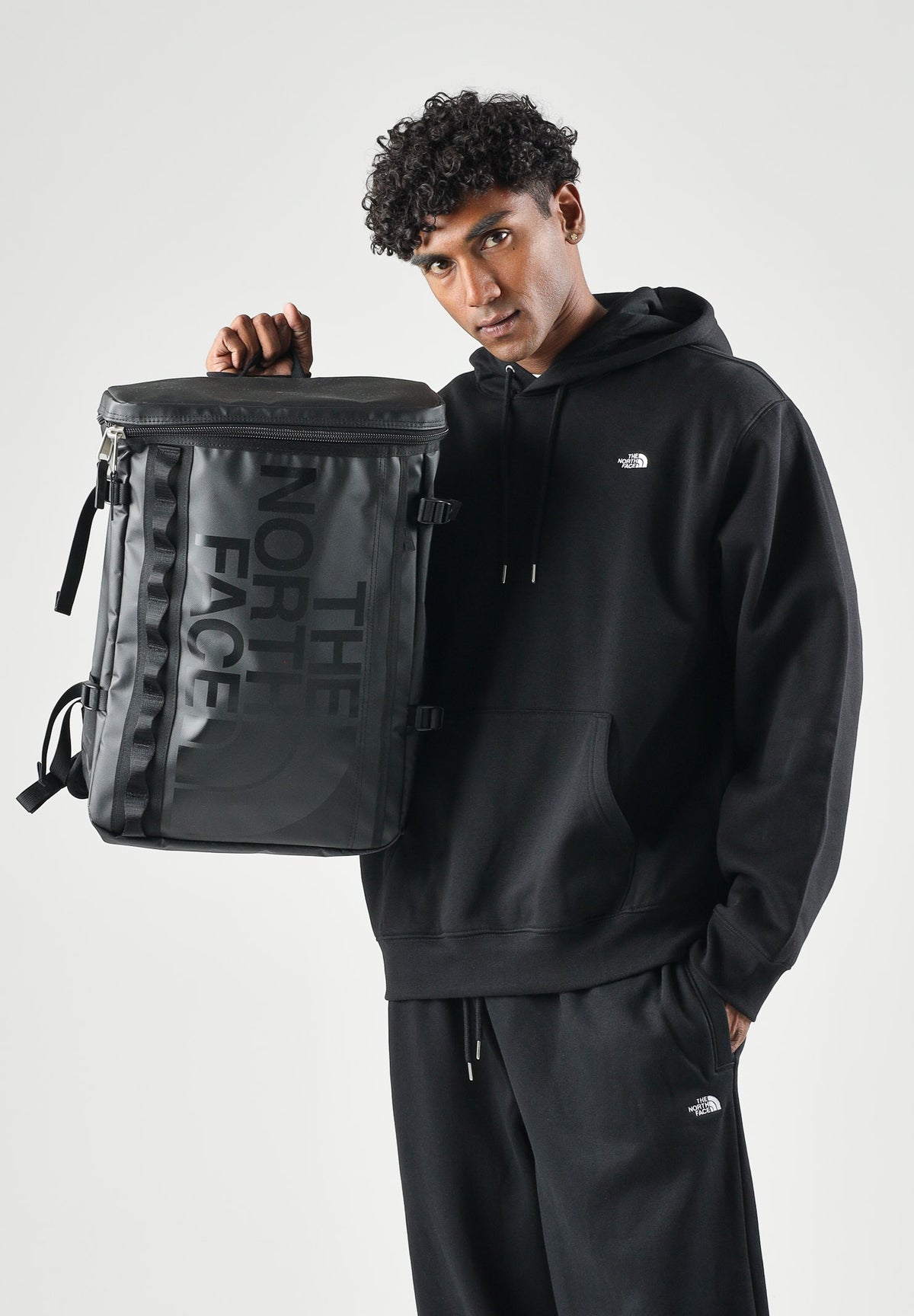THE NORTH FACE Felpa con cappuccio SIMPLE DOME HOODIE nero da uomo con  tasca a marsupio frontale. NF0A8CW7JK31 . THE NORTH FACE 