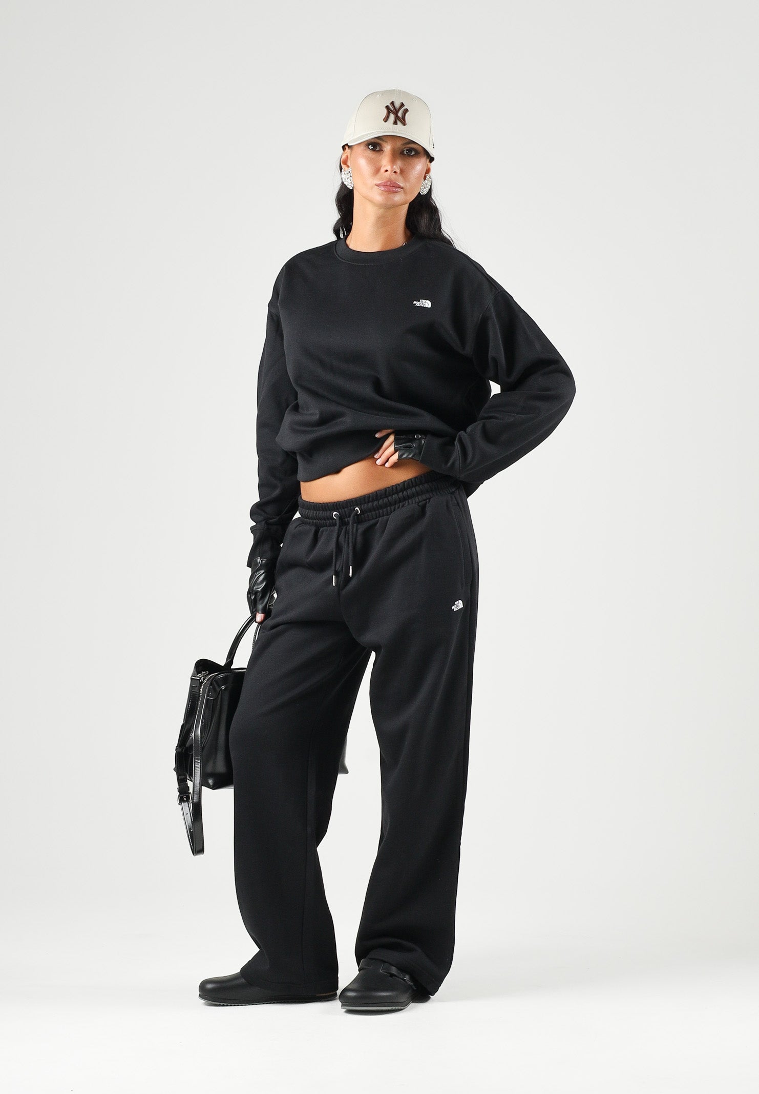 THE NORTH FACE Pantaloni TNF ESSENTIAL SIMPLE DOME neri per donna con vita elasticizzata NF0A8CWDJK31 . THE NORTH FACE 