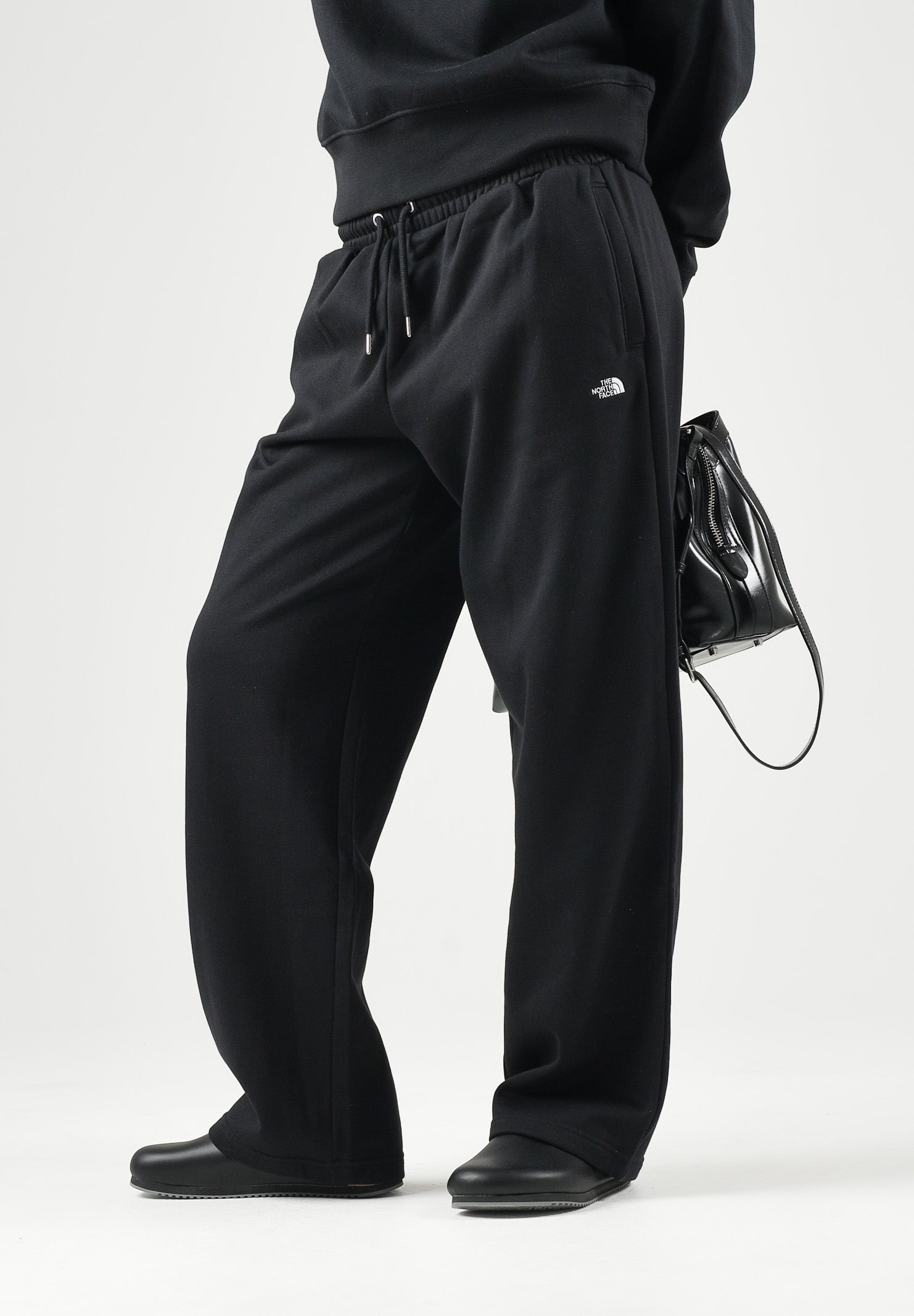 THE NORTH FACE Pantaloni TNF ESSENTIAL SIMPLE DOME neri per donna con vita elasticizzata NF0A8CWDJK31 . THE NORTH FACE 