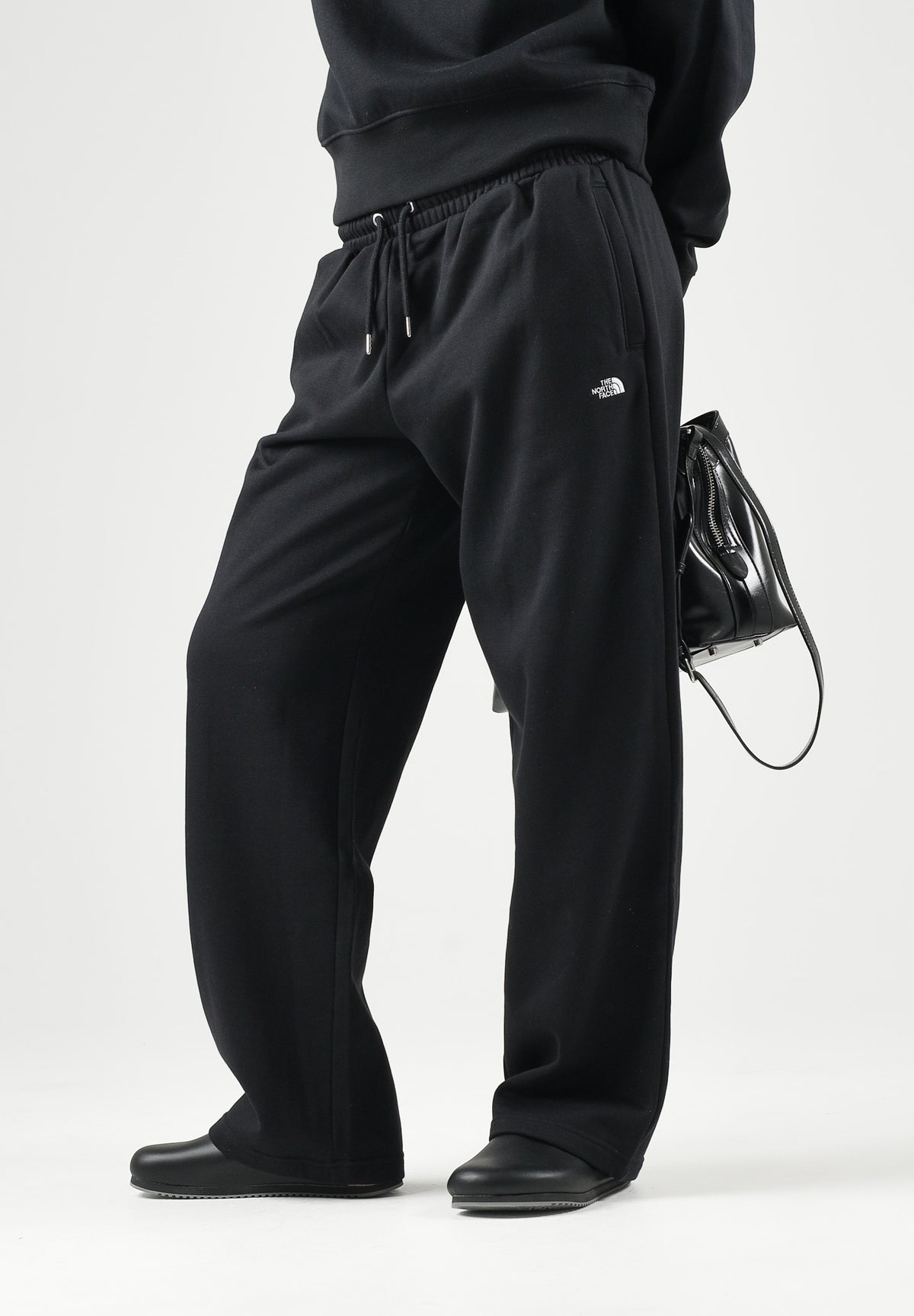 THE NORTH FACE Pantaloni TNF ESSENTIAL SIMPLE DOME neri per donna con vita elasticizzata NF0A8CWDJK31 . THE NORTH FACE 