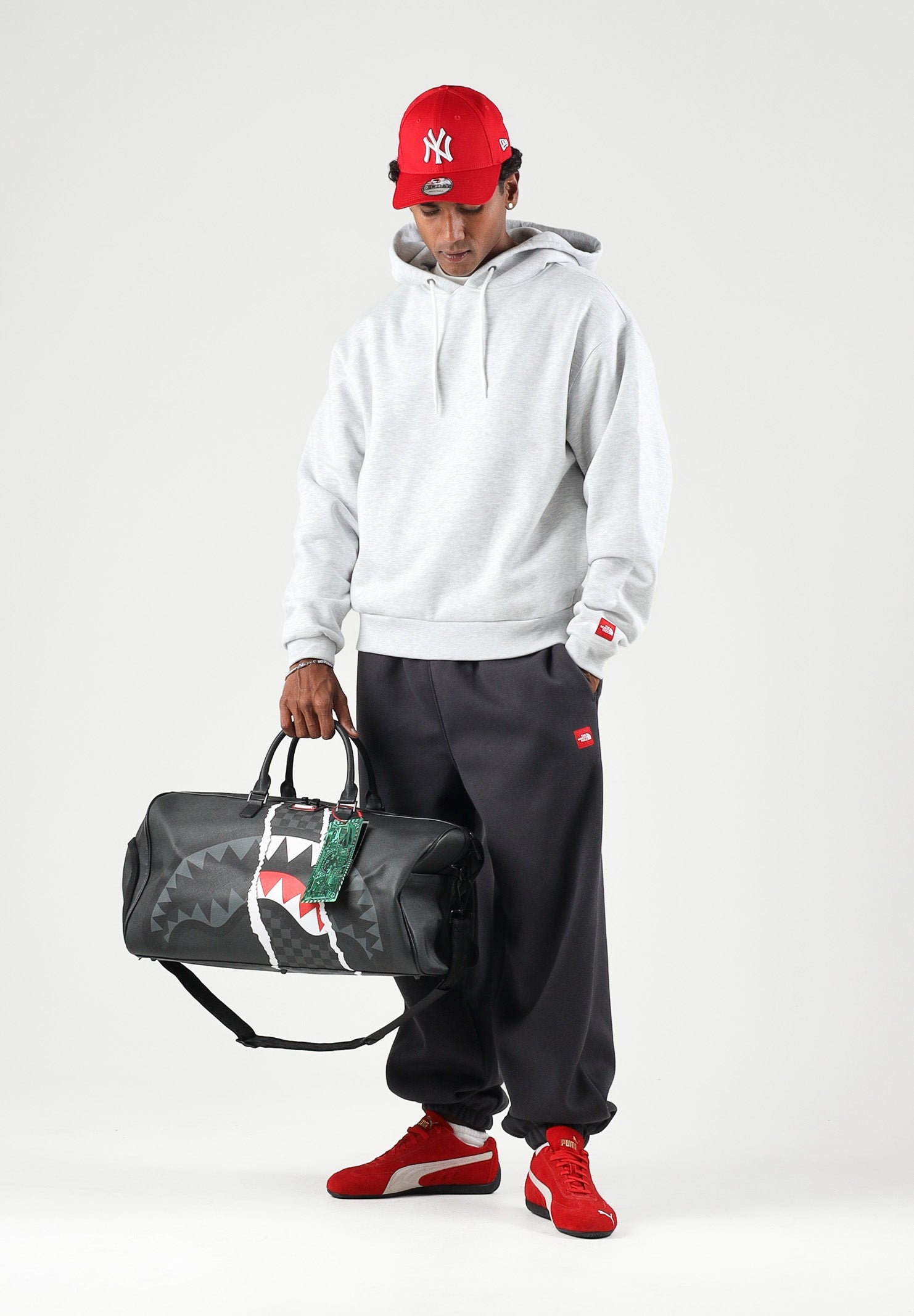 THE NORTH FACE Felpa con cappuccio FINE HOODIE grigio da uomo con tasca a marsupio frontale. NF0A8EFZE041 . THE NORTH FACE 