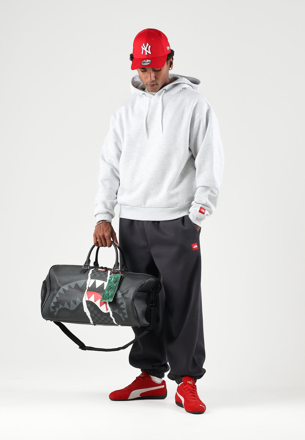 THE NORTH FACE Felpa con cappuccio FINE HOODIE grigio da uomo con tasca a marsupio frontale. NF0A8EFZE041 . THE NORTH FACE 