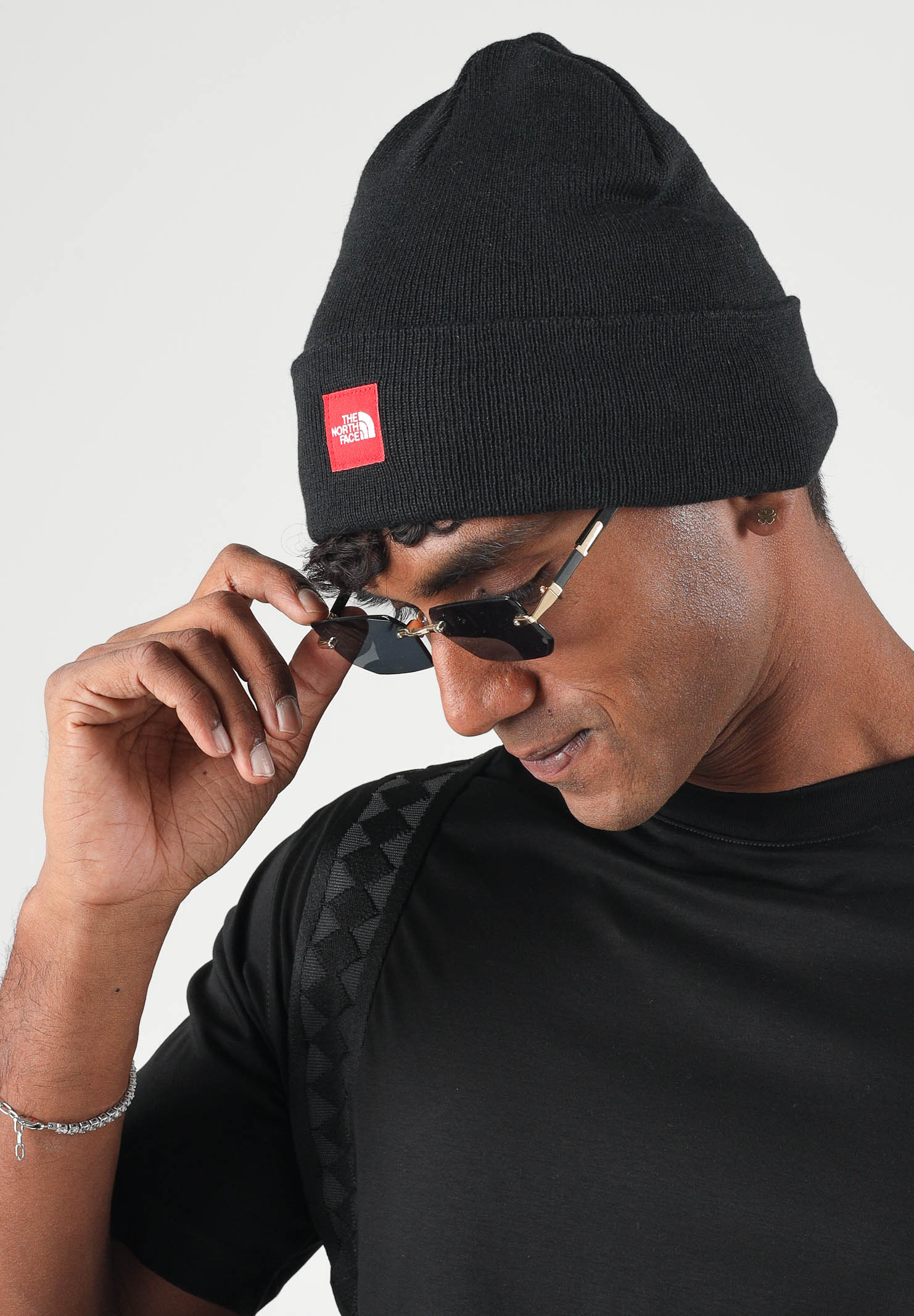 THE NORTH FACE  Berretto LOGO-PATCH BEANIE nero per uomo e donna NF0A8EG8JK31 . THE NORTH FACE 
