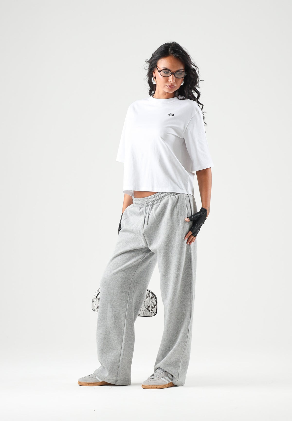 THE NORTH FACE T-shirt manica corta  SIMPLE DOME bianca da donna con piccolo logo stampato sul petto. NF0A8H71FN41 . THE NORTH FACE 