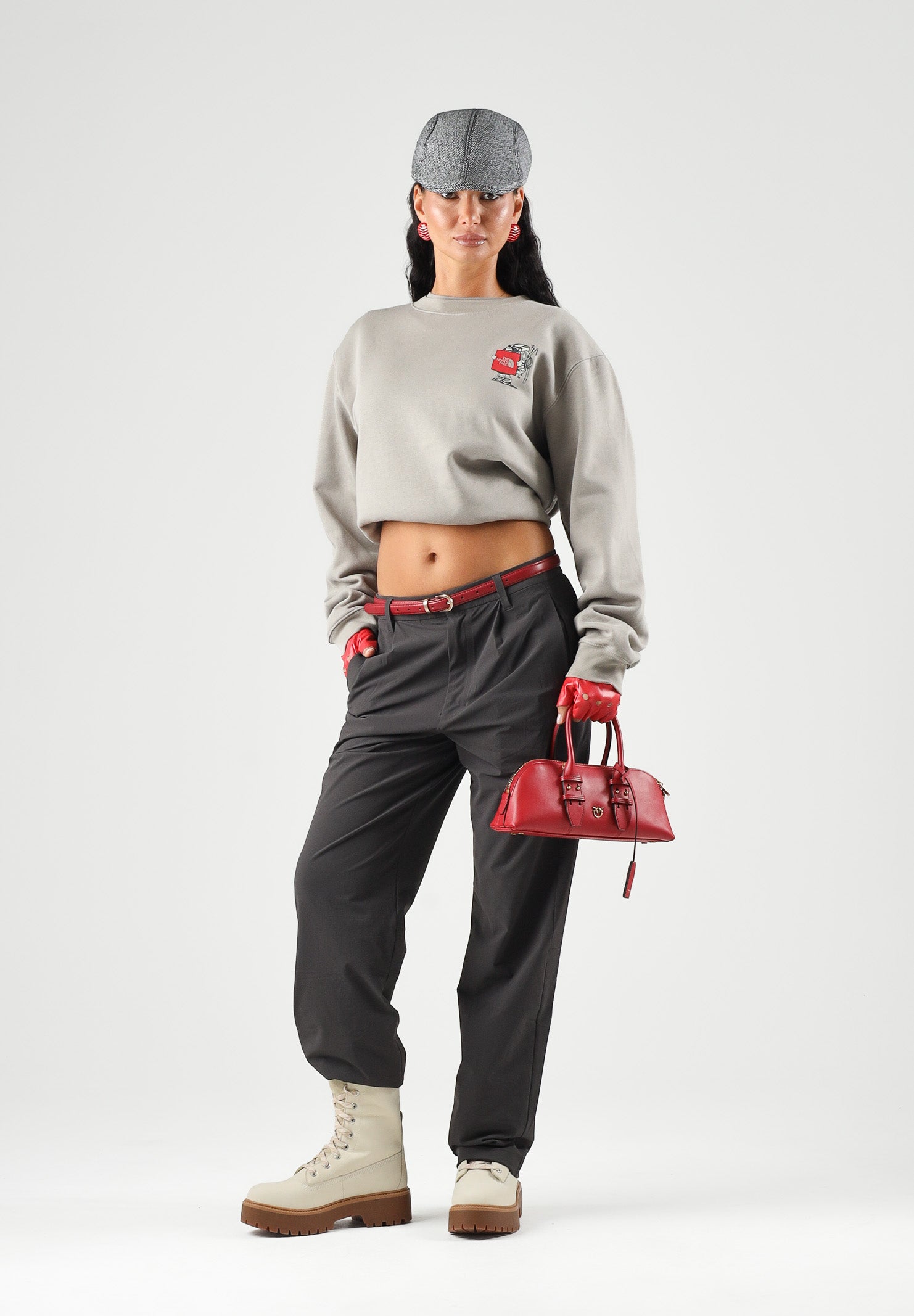 THE NORTH FACE Pantaloni TNF TECH WOVEN Lead grigio antracite da uomo, in tessuto WindWall™ antivento, con pinces e gamba dritta. NF0A8H9MNO11 . THE NORTH FACE 