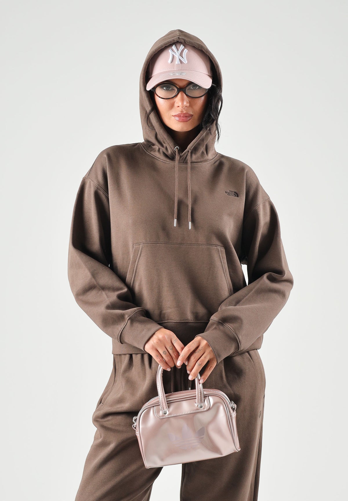 THE NORTH FACE Felpa con cappuccio SIMPLE DOME HOODIE marrone da donna con tasca a marsupio frontale. NF0A8HBX1OI1 . THE NORTH FACE 