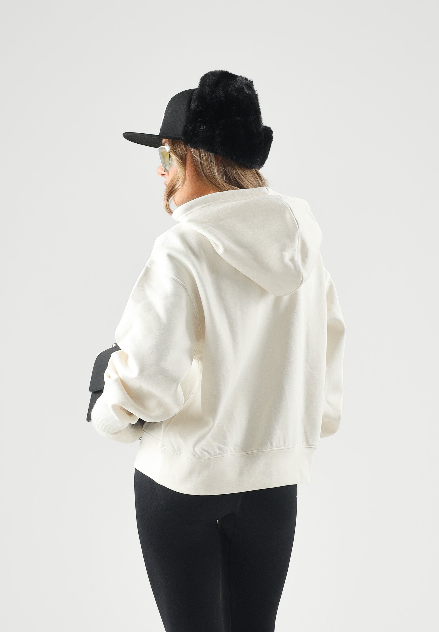 THE NORTH FACE Felpa con cappuccio SIMPLE DOME HOODIE bianco panna da donna con tasca a marsupio frontale. NF0A8HBX3IE1 . THE NORTH FACE 