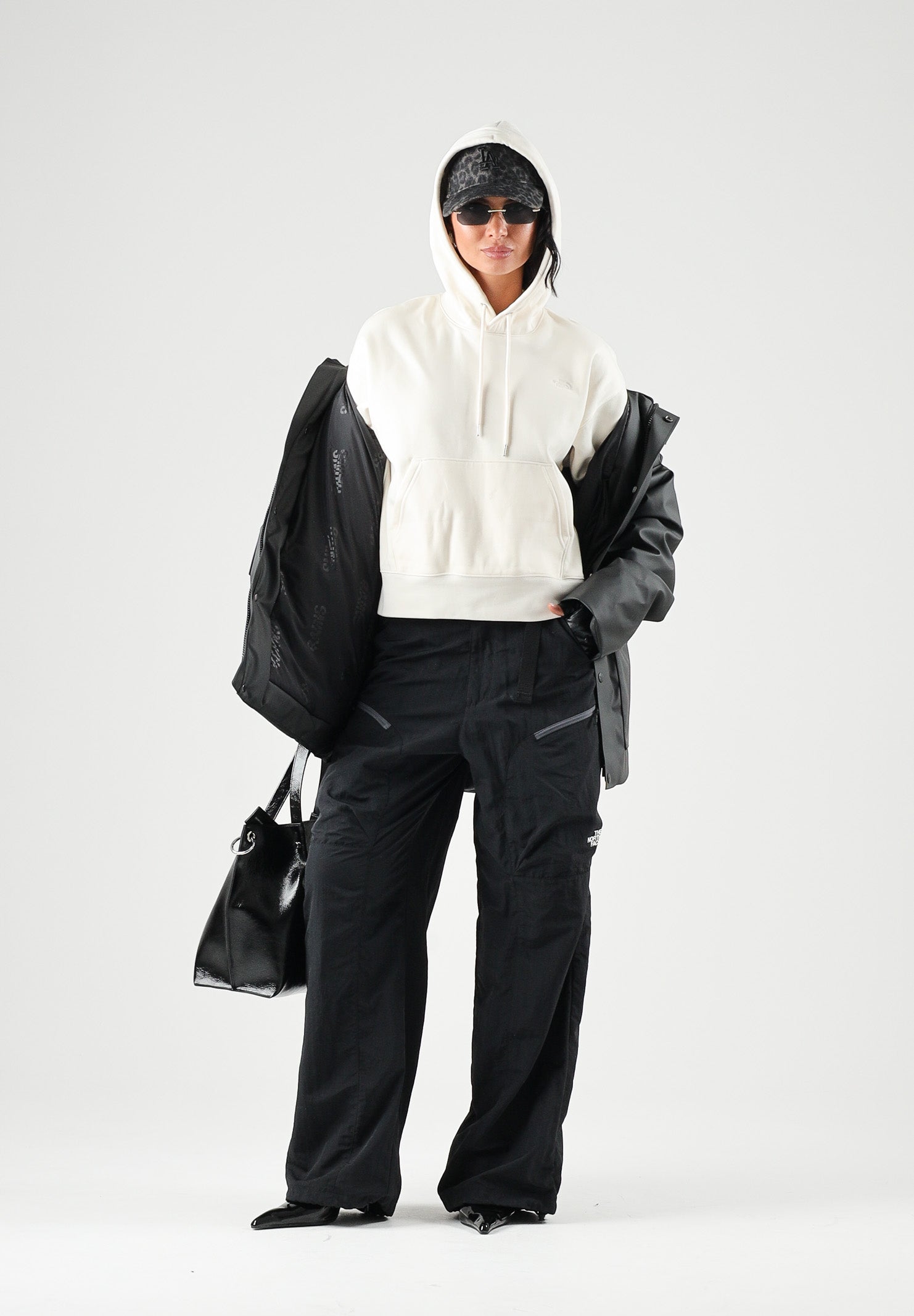 THE NORTH FACE Felpa con cappuccio SIMPLE DOME HOODIE bianco da donna con tasca a marsupio frontale. NF0A8HBX3IE1 . THE NORTH FACE 