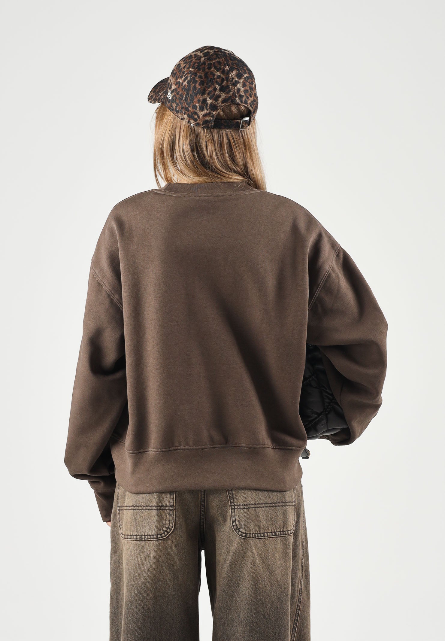 THE NORTH FACE Felpa girocollo ESSENTIAL  SIMPLE DOME CREW smokey brown marrone da donna con logo sul petto. NF0A8HBY1OI1 . THE NORTH FACE 