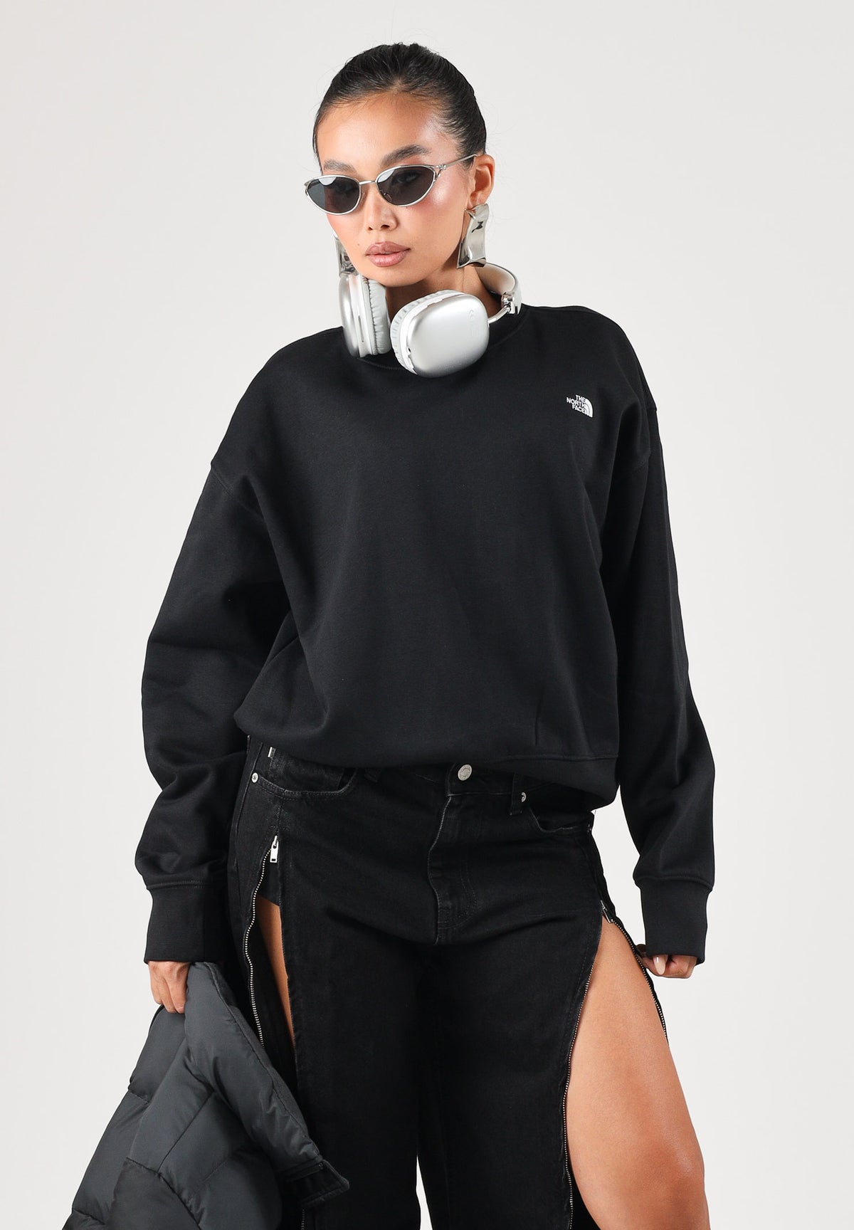 THE NORTH FACE Felpa girocollo SIMPLE DOME CREW nera da donna con logo minimal sul petto. NF0A8HBYJK31 . THE NORTH FACE 