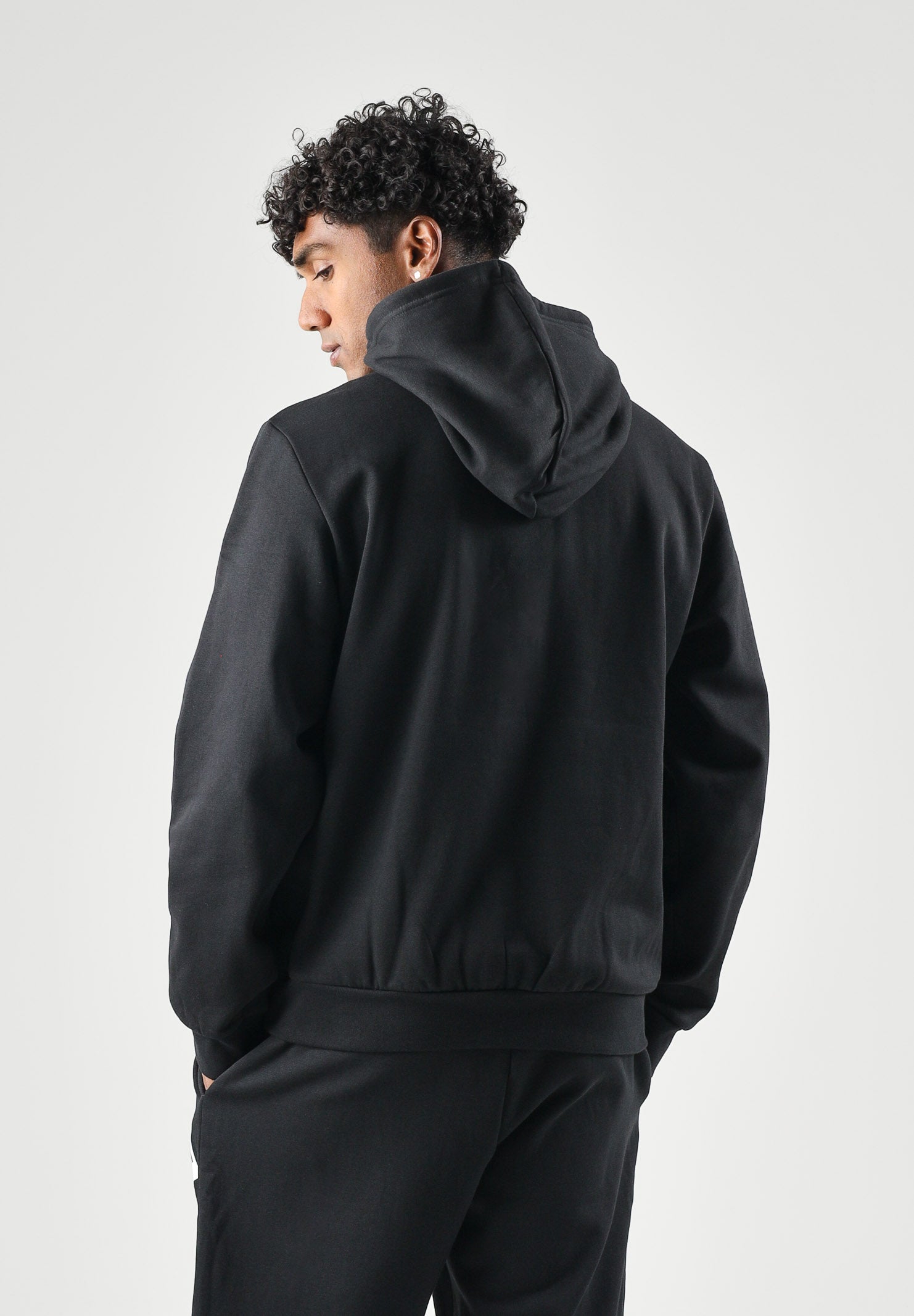 THE NORTH FACE Felpa con cappuccio  tnf black nera per uomo con  tasca a marsupio e patch logo sul petto NF0A8JAXJK31 . THE NORTH FACE 