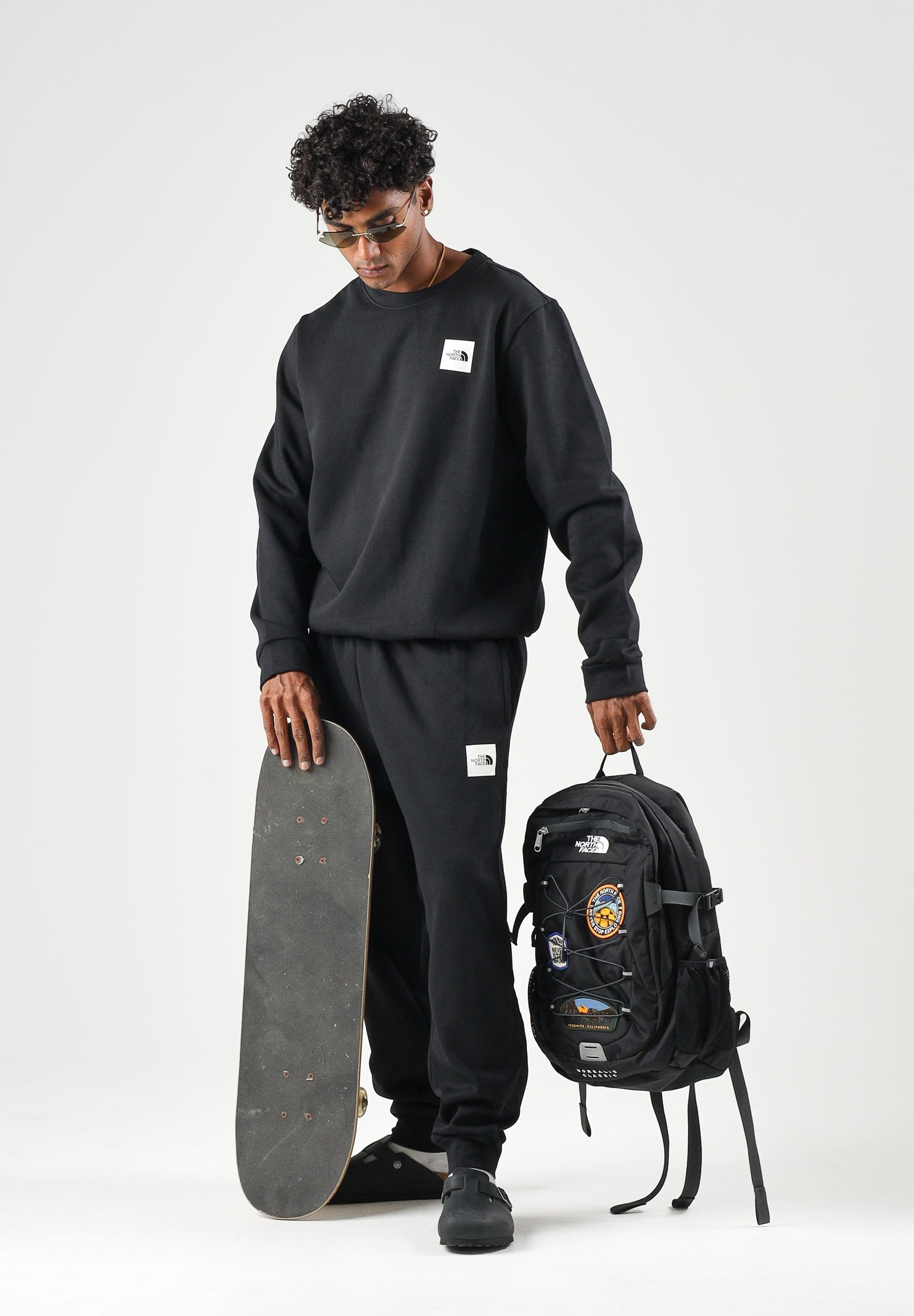 THE NORTH FACE Felpa girocollo SIMPLE DOME CREW nero per uomo con  piccolo logo ricamato. NF0A8JAYJK31 . THE NORTH FACE 