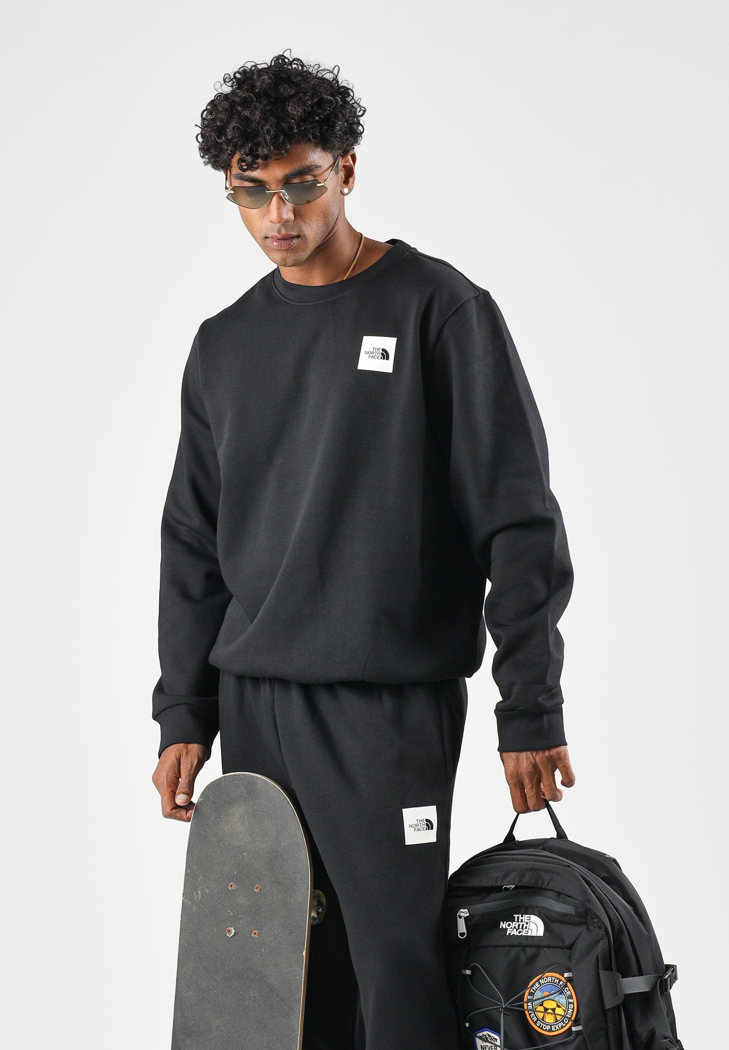 THE NORTH FACE Felpa girocollo SIMPLE DOME CREW nero per uomo con  piccolo logo ricamato. NF0A8JAYJK31 . THE NORTH FACE 