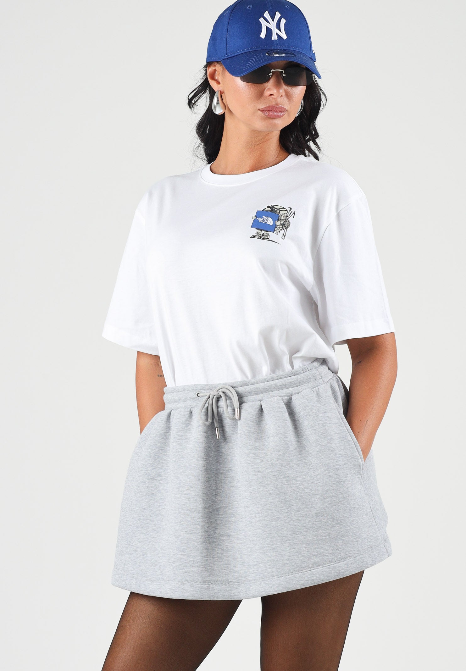 THE NORTH FACE T-shirt manica corta SIMPLE DOME bianca per uomo e donna con logo stampato sul petto e sul retro. NF0A8JB4FN41 . THE NORTH FACE 