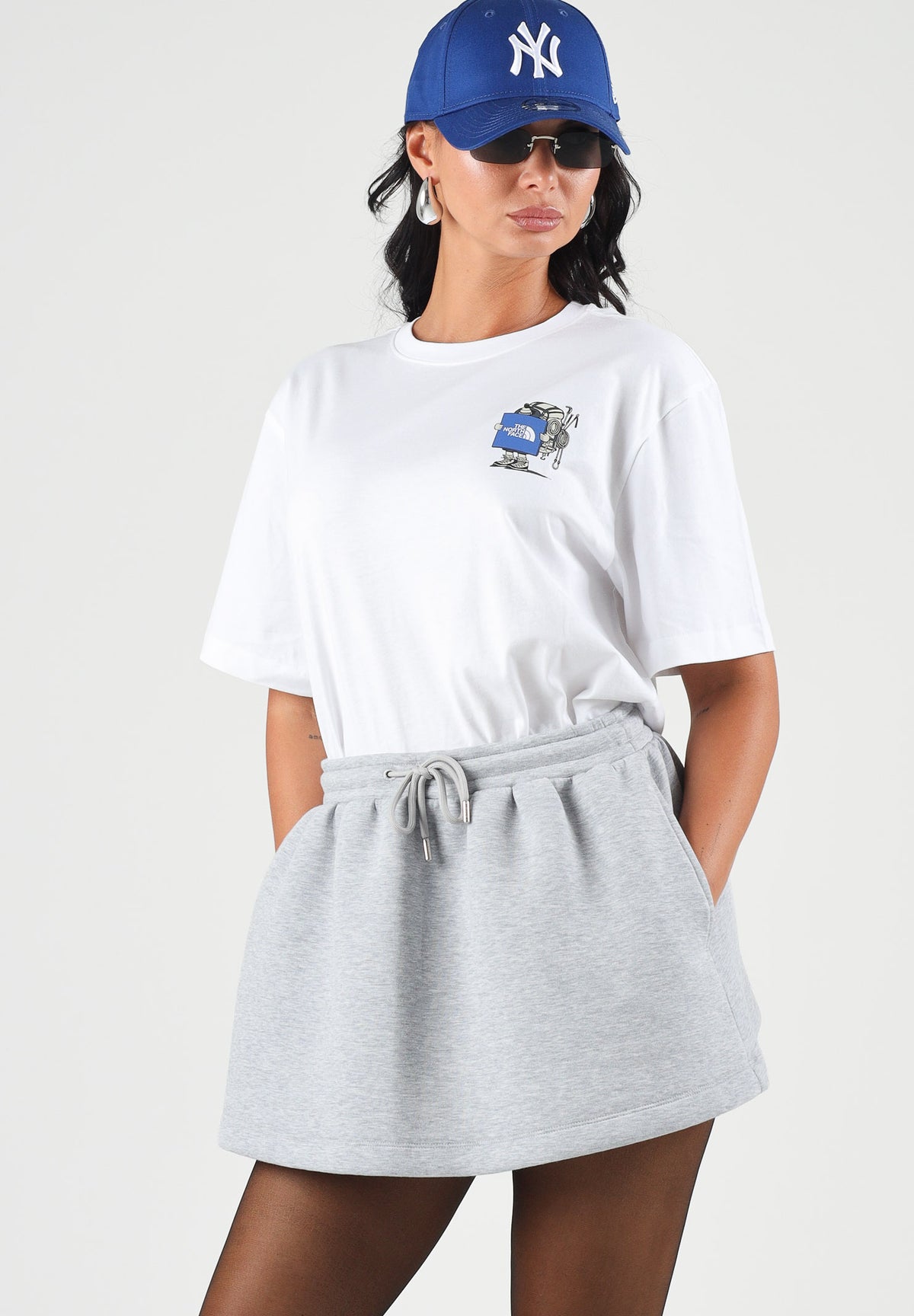 THE NORTH FACE T-shirt manica corta SIMPLE DOME bianca per uomo e donna con logo stampato sul petto e sul retro. NF0A8JB4FN41 . THE NORTH FACE 
