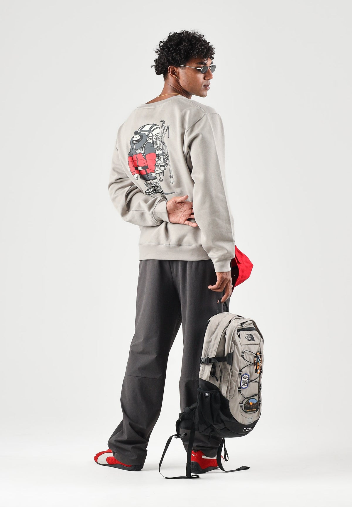 THE NORTH FACE Felpa girocollo stone slab-sabbia per uomo e donna con patch logo applicata sul petto. NF0A8JB52MB1 . THE NORTH FACE 