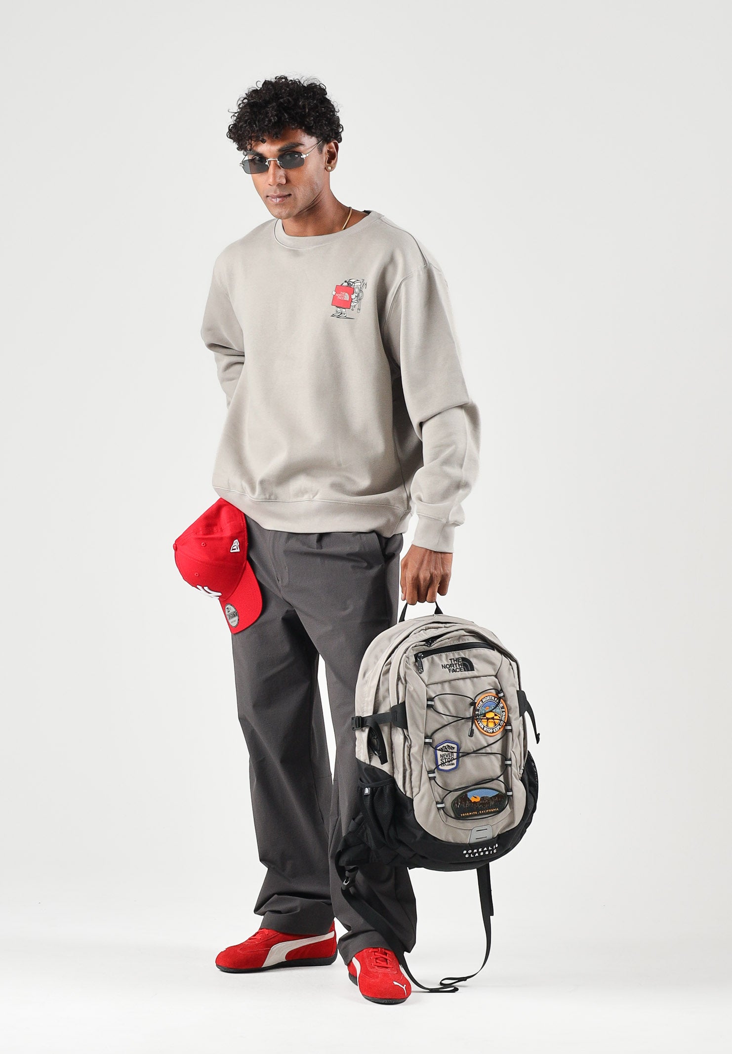 THE NORTH FACE Felpa girocollo stone slab-sabbia per uomo e donna con patch logo applicata sul petto. NF0A8JB52MB1 . THE NORTH FACE 