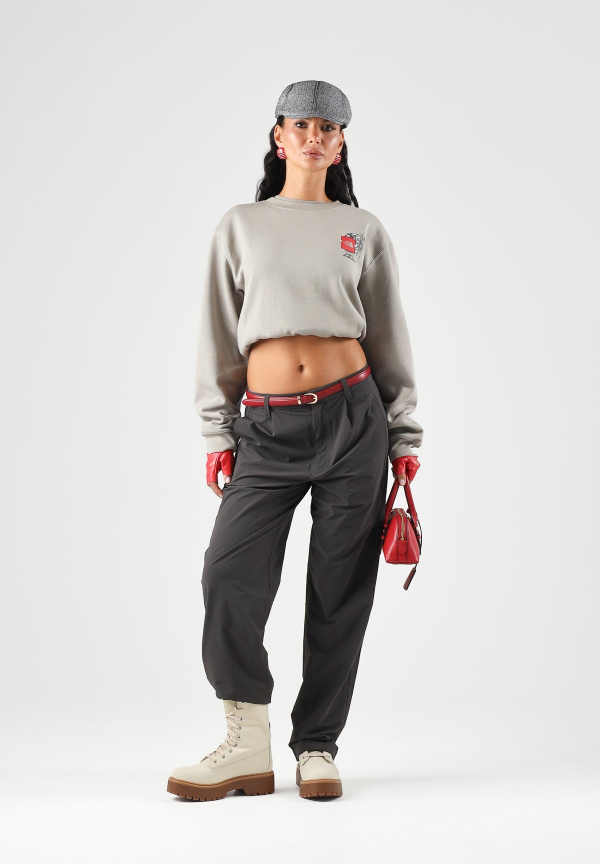 THE NORTH FACE Felpa girocollo stone slab-sabbia per uomo e donna con patch logo applicata sul petto. NF0A8JB52MB1 . THE NORTH FACE 