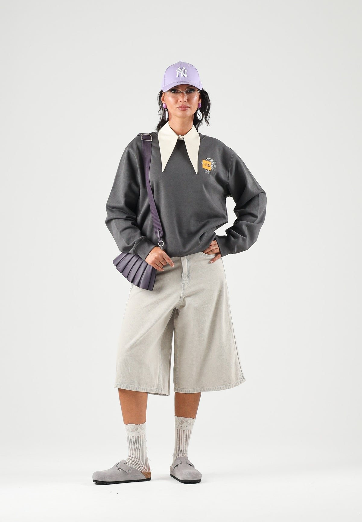 THE NORTH FACE Felpa girocollo GEAR UP GET OUT grigio chiaro per uomo e donna con grafica serigrafata. NF0A8JB5RHI1 . THE NORTH FACE 