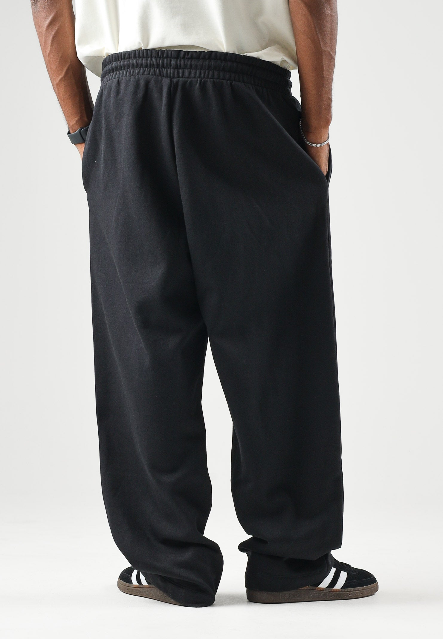 THE NORTH FACE Pantaloni ESSENTIAL SD RELAXED OPEN HEM TNF Black neri da uomo, con vita elasticizzata e gamba ampia.<BR/> NF0A8JBBJK31 . THE NORTH FACE 