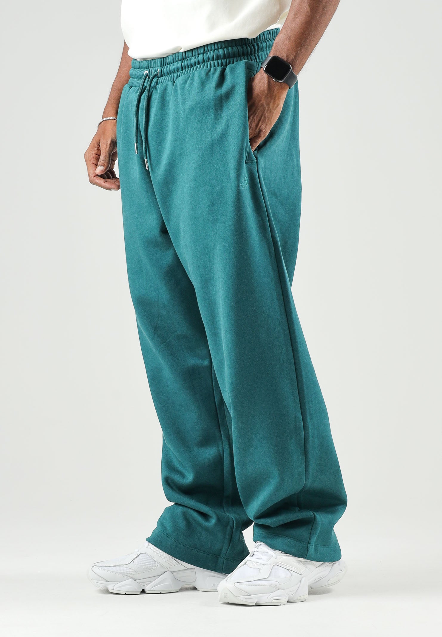 THE NORTH FACE Pantaloni blu ottanio per uomo con comodo elastico in vita e taglio sportivo NF0A8JBBN4J1 . THE NORTH FACE 