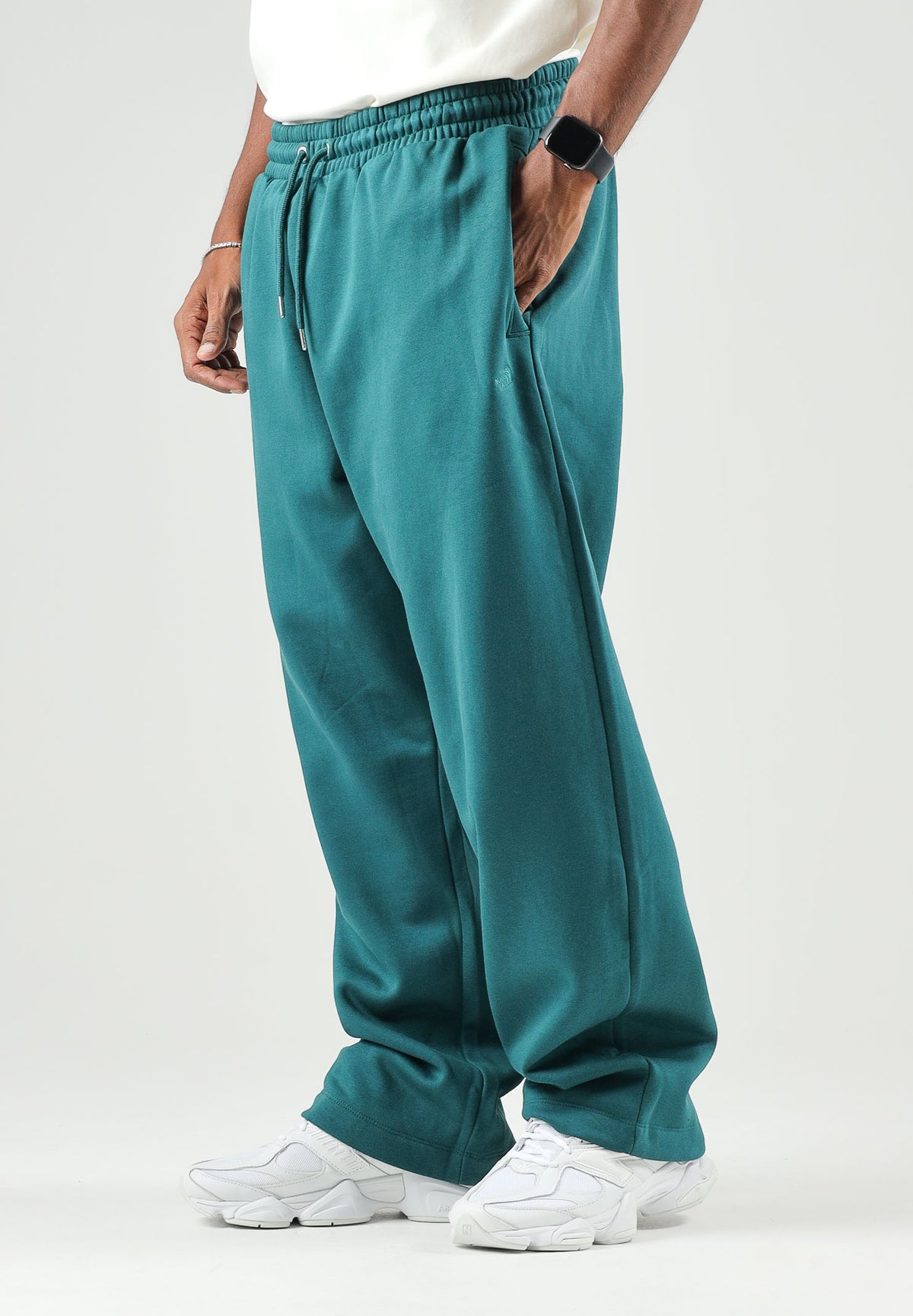 THE NORTH FACE Pantaloni blu ottanio per uomo con comodo elastico in vita e taglio sportivo NF0A8JBBN4J1 . THE NORTH FACE 