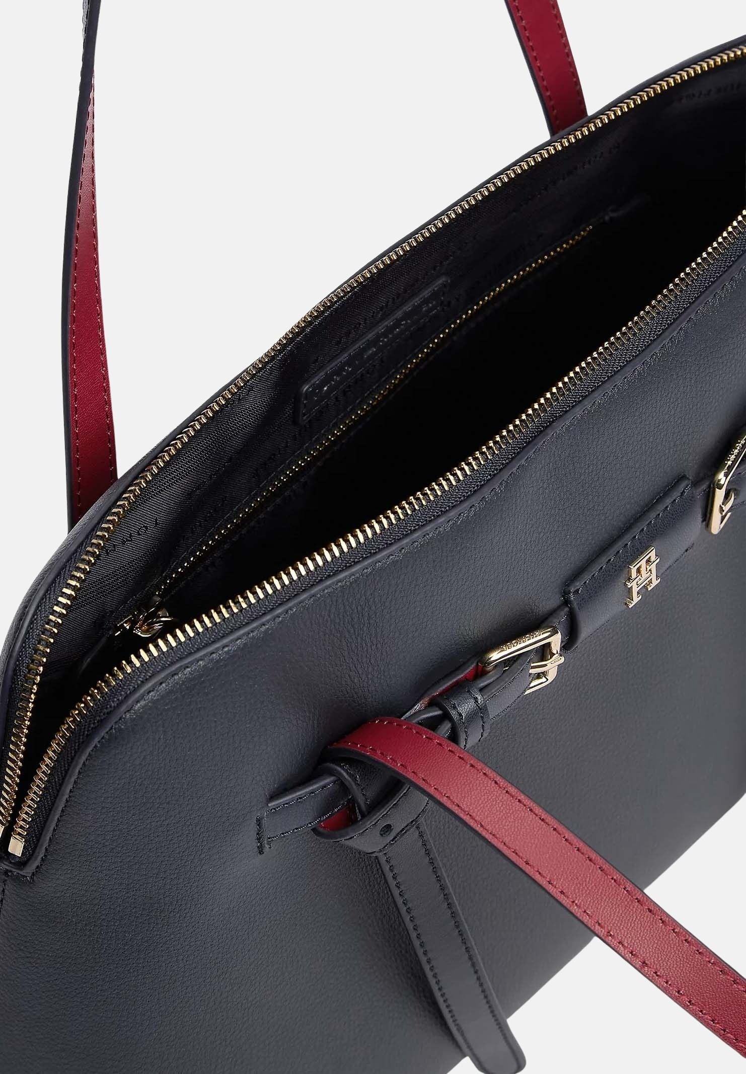 TOMMY HILFIGER Borsa BUCKLE STRAP TOTE Black nera da donna, con doppi manici e dettagli con fibbie. AW0AW19032 BDS TOMMY HILFIGER 