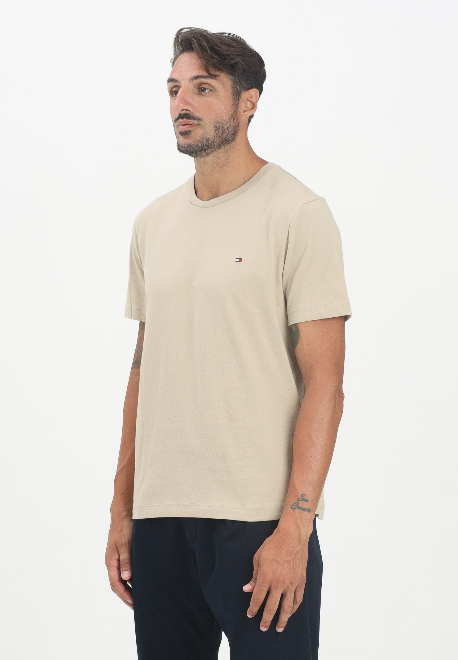 TOMMY HILFIGER T-shirt a manica corta beige da uomo con logo MW0MW39995RBT . TOMMY HILFIGER 