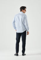 TOMMY HILFIGER Camicia SMART STRIPE cloudy-white, celeste ciaro da uomo con fantasia a righe verticali<BR/> MW0MW42722 C14 TOMMY HILFIGER 