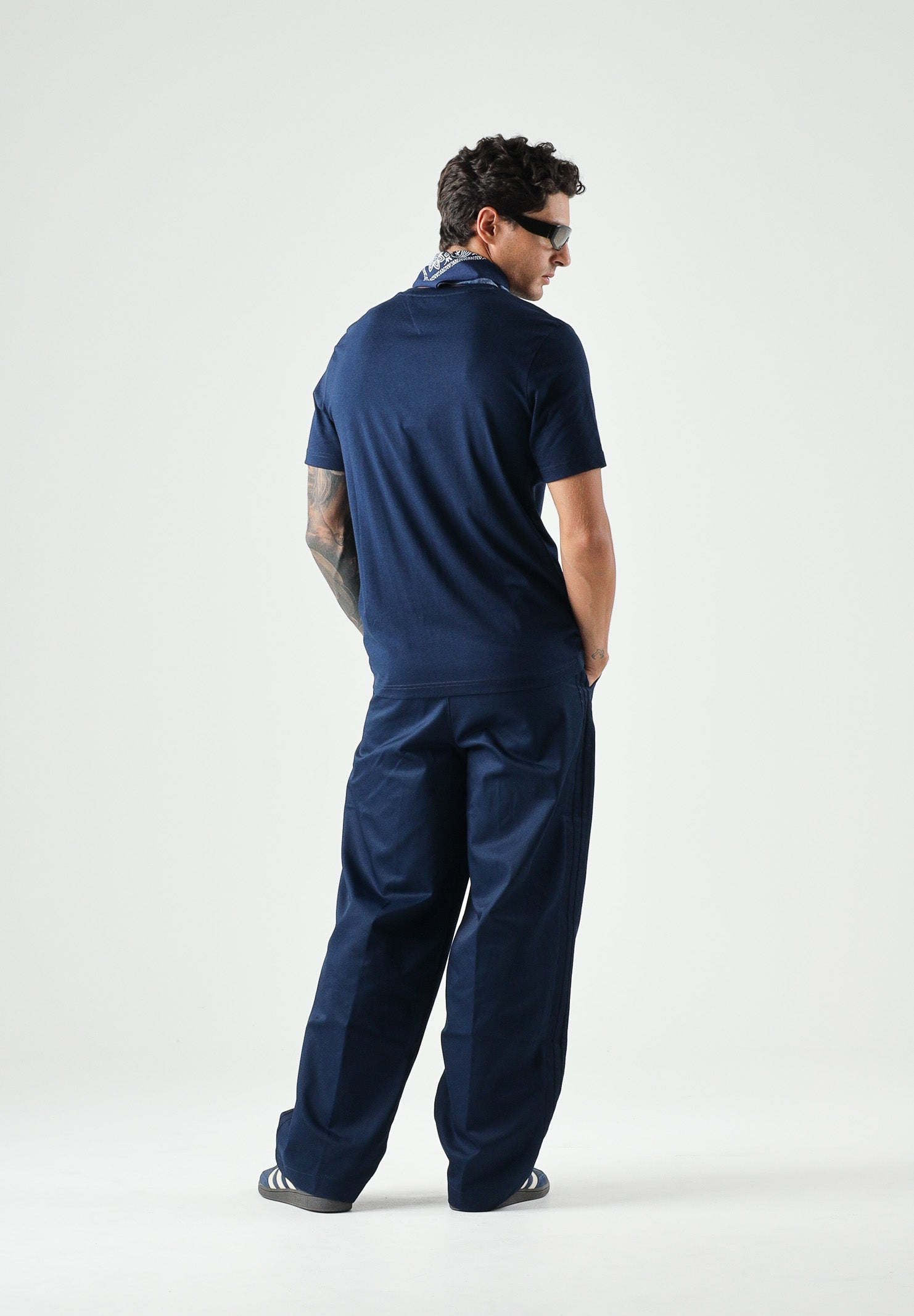 TOMMY HILFIGER T-shirt WAVY FLAG carbon navy, blu, da uomo con ricamo grafico MW0MW43390 DCC TOMMY HILFIGER 