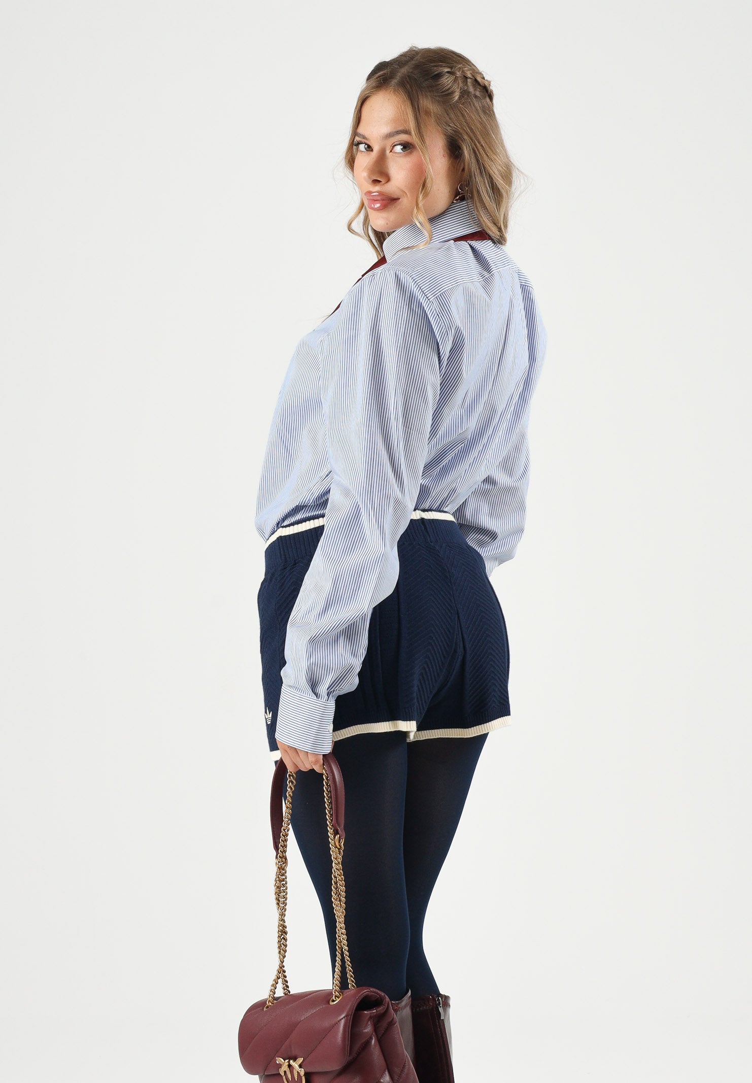 TOMMY HILFIGER Camicia STRIPE SHIRT, regal blue, azzurro e bianco da uomo e donna con motivo a righe verticali sottili.<BR/> MW0MW43746 C7F TOMMY HILFIGER 