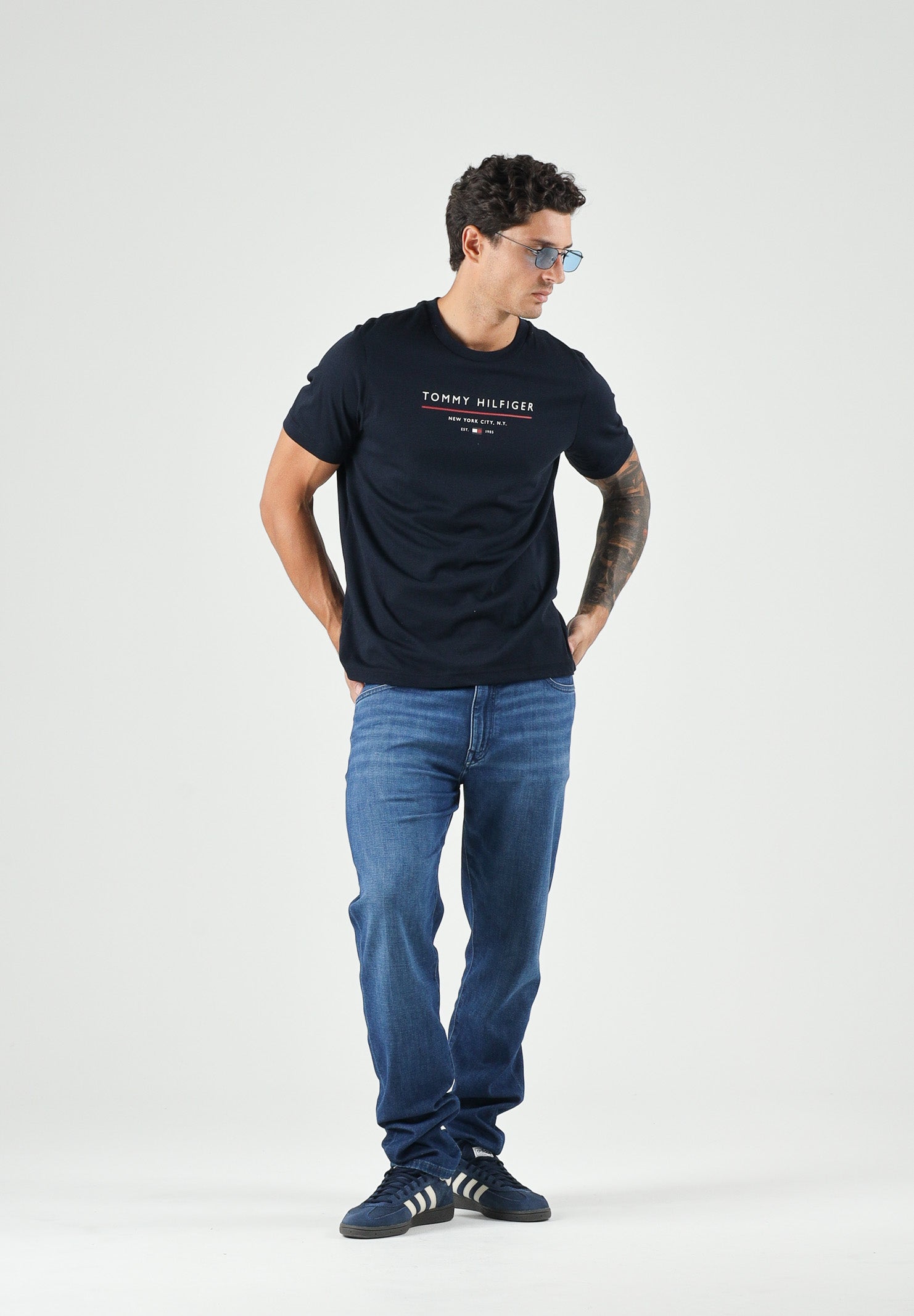 TOMMY HILFIGER Maglia NEW YORK LABEL  navy blu da uomo con fantasia a righe breton <BR/> MW0MW44359 DW5 TOMMY HILFIGER 