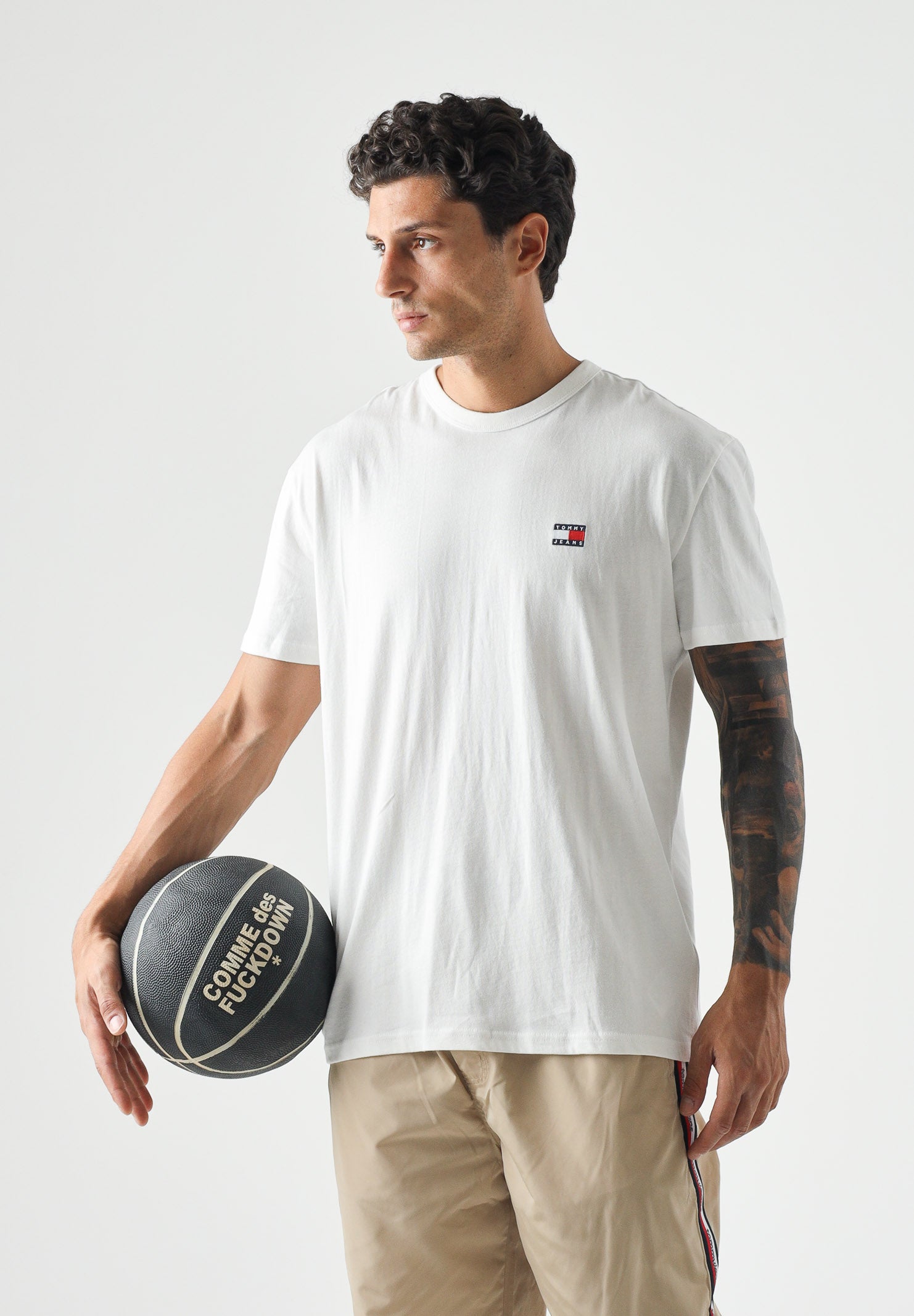 TOMMY JEANS T-shirt a manica corta bianca da uomo con ricamo logo DM0DM20322 YBL TOMMY JEANS 