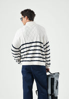 TOMMY JEANS Cardigan Cable Knit Polo colore Ancient White Stripe, bianco e blu navy, da uomo. DM0DM23210 YBH TOMMY JEANS 