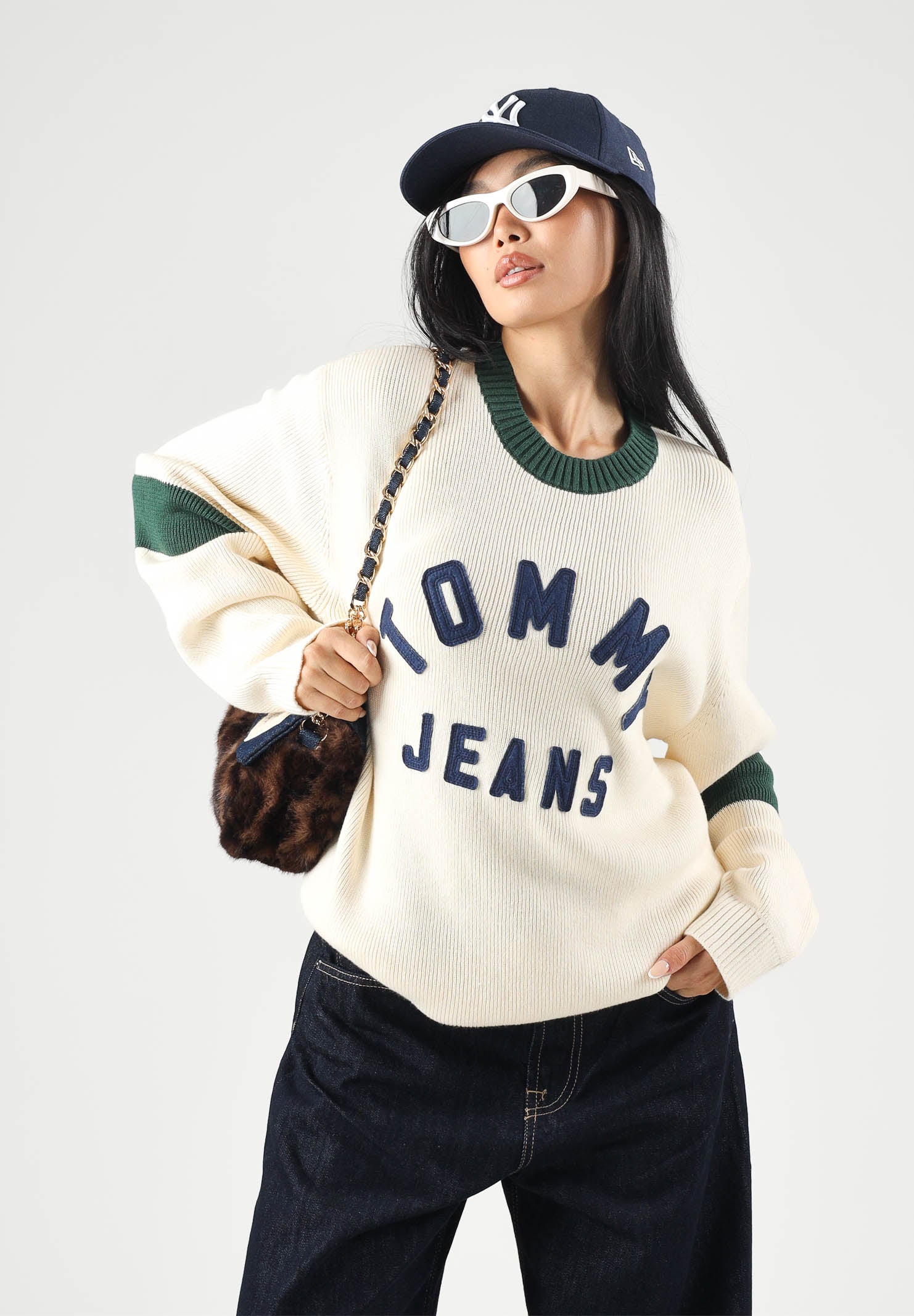 TOMMY JEANS Maglione REG NEW CLASSICS crema e verde per uomo e donna DM0DM23567 AEF TOMMY JEANS 