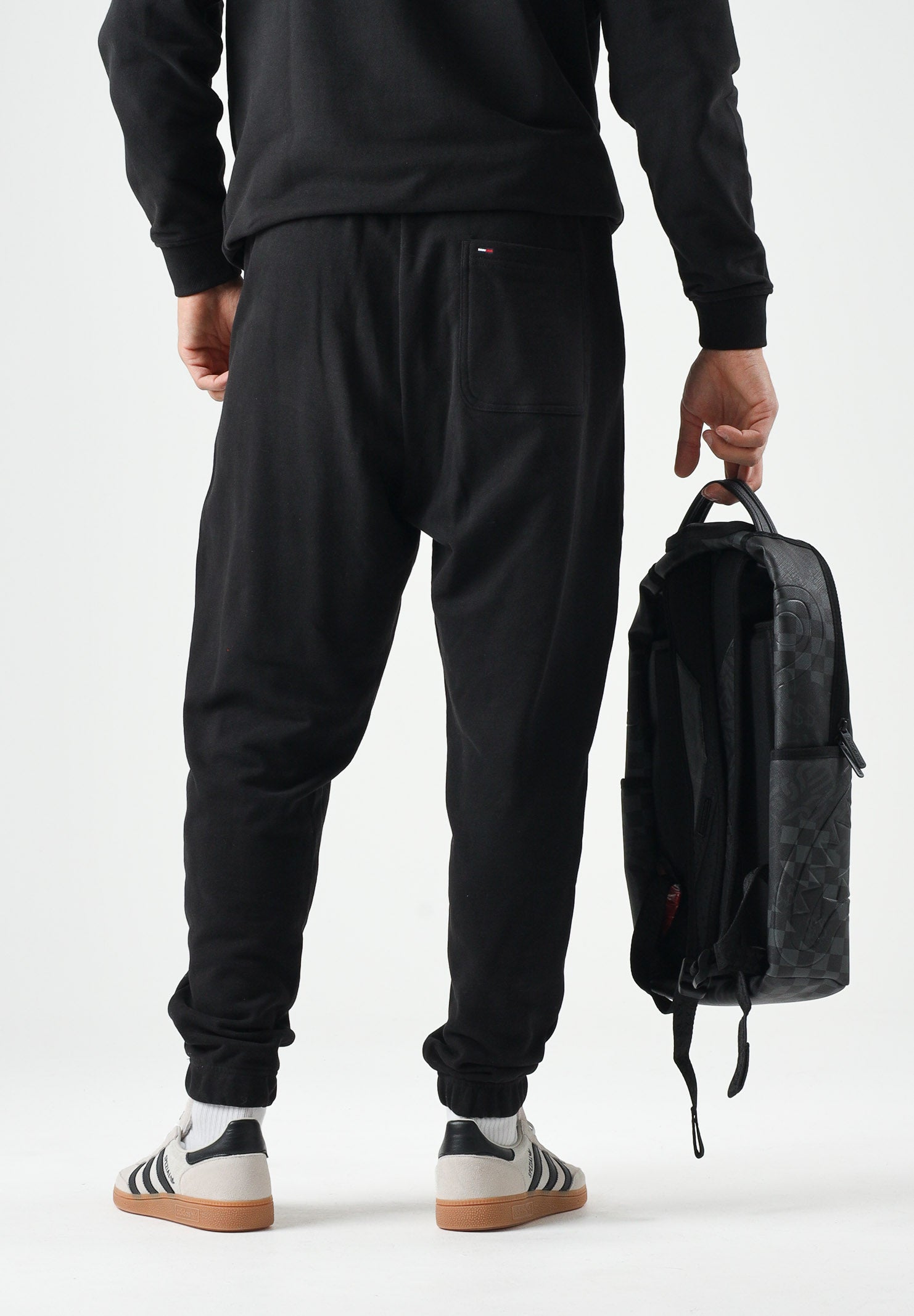 TOMMY JEANS Pantaloni da tuta TJM REGULAR nero da uomo con logo firma a contrasto.<BR/> DM0DM23903 BDS TOMMY JEANS 