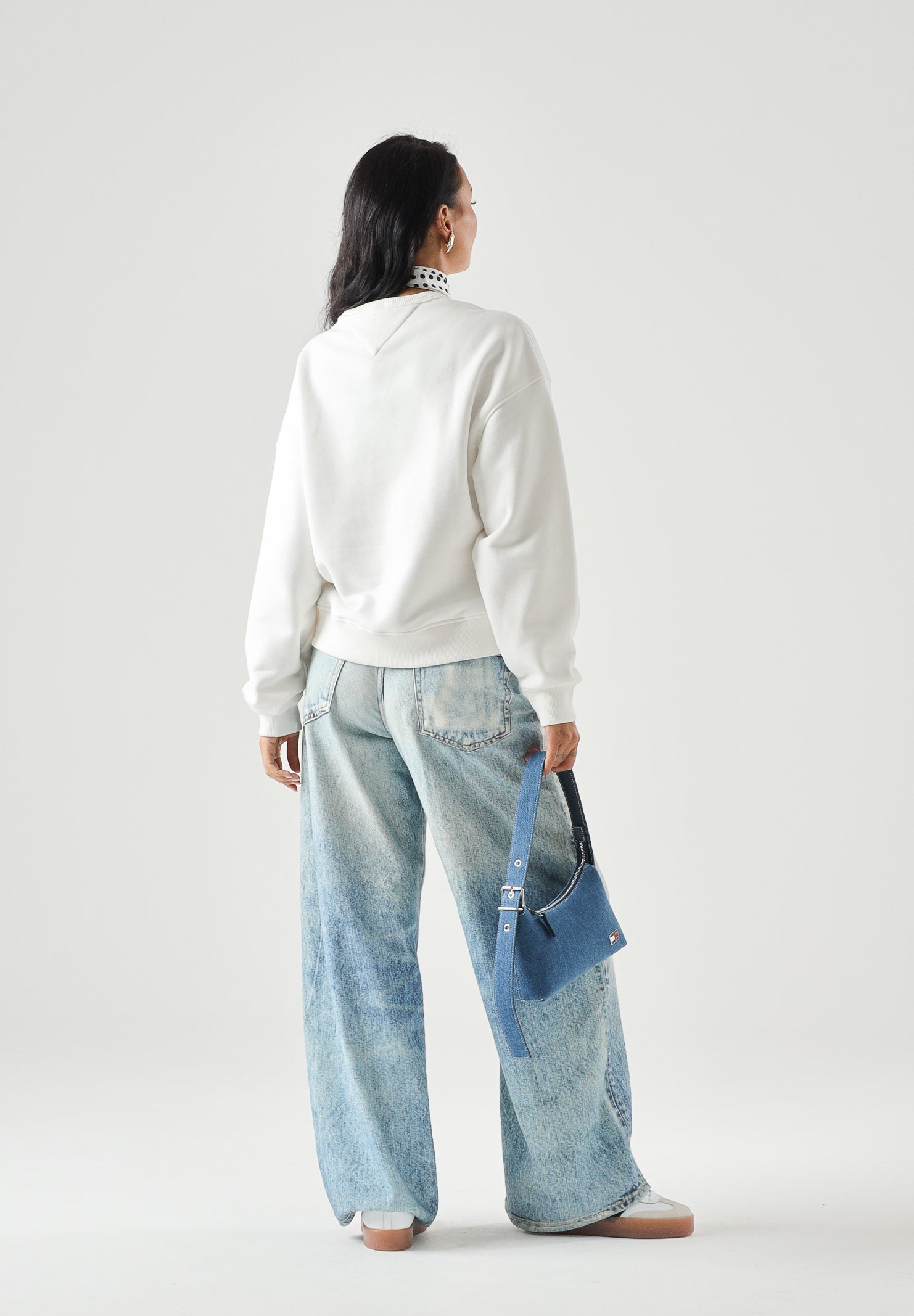 TOMMY JEANS felpa Tommy Badge Boxy Fleece Sweatshirt ecru bianco, donna. DW0DW17325 YBL TOMMY JEANS 