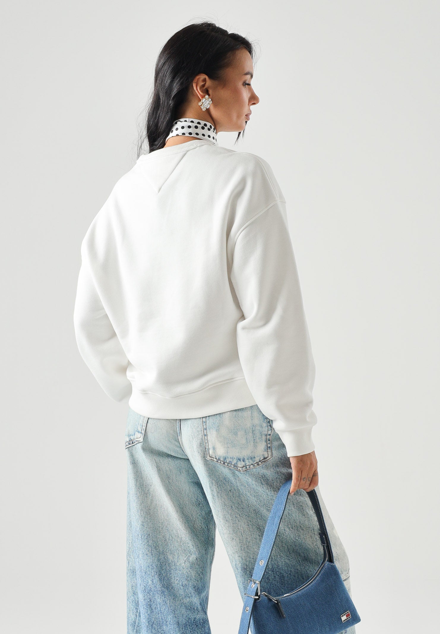 TOMMY JEANS felpa Tommy Badge Boxy Fleece Sweatshirt ecru bianco, donna. DW0DW17325 YBL TOMMY JEANS 