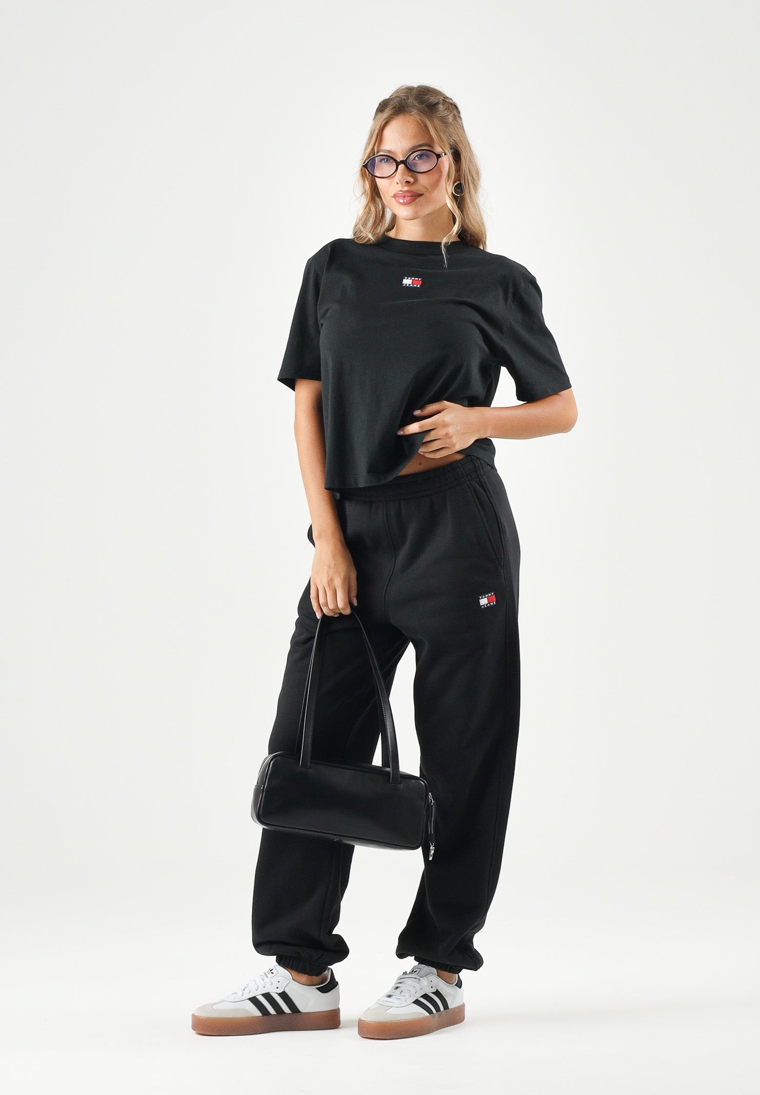 TOMMY JEANS t-shirt Boxy Badge Tee black nero da donna. DW0DW22202 BDS TOMMY JEANS 