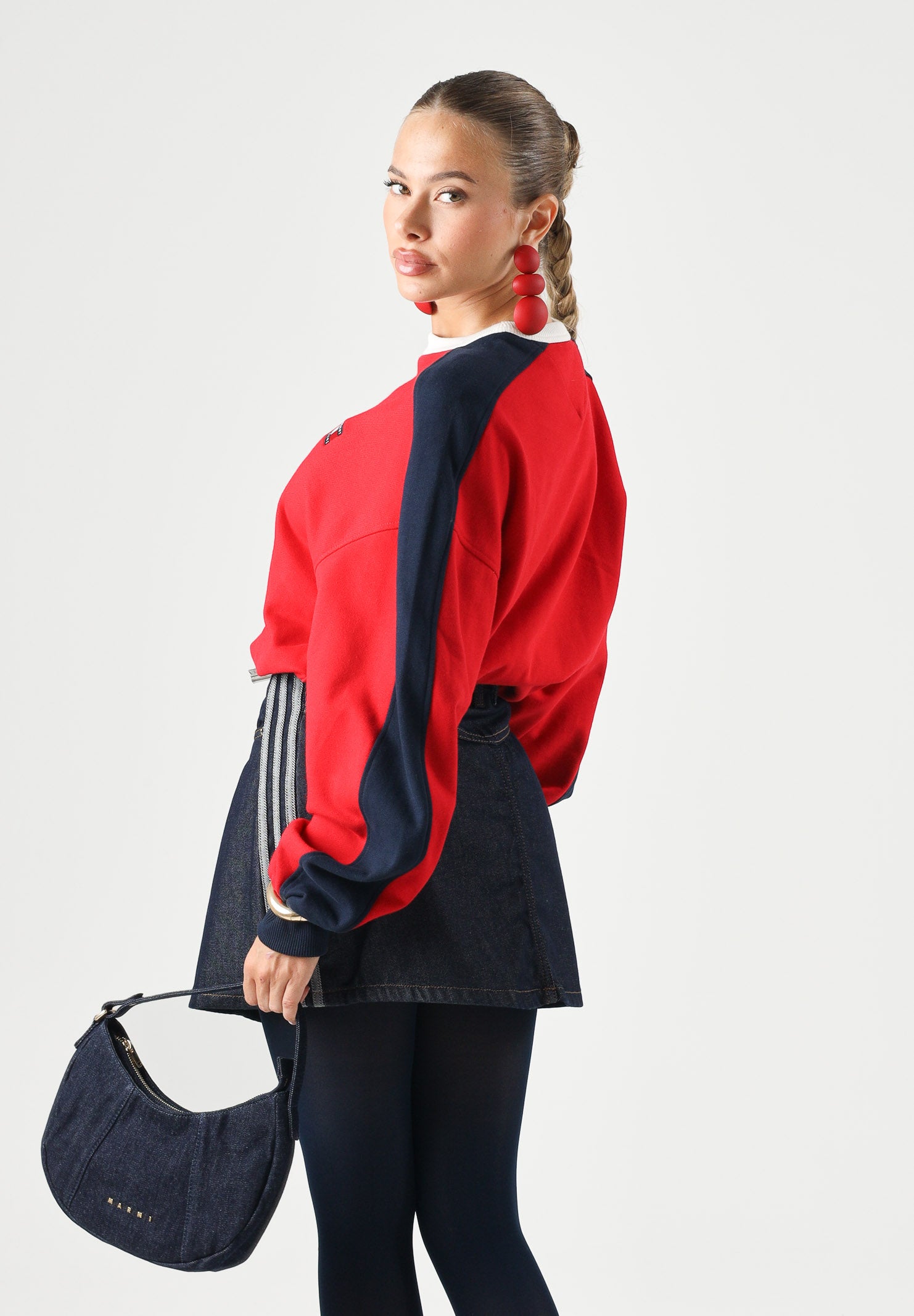 TOMMY JEANS Felpa girocollo color block Amaryllis Red Multi, rosso con dettagli blu navy e bianchi, da donna. DW0DW22826 XK9 TOMMY JEANS 