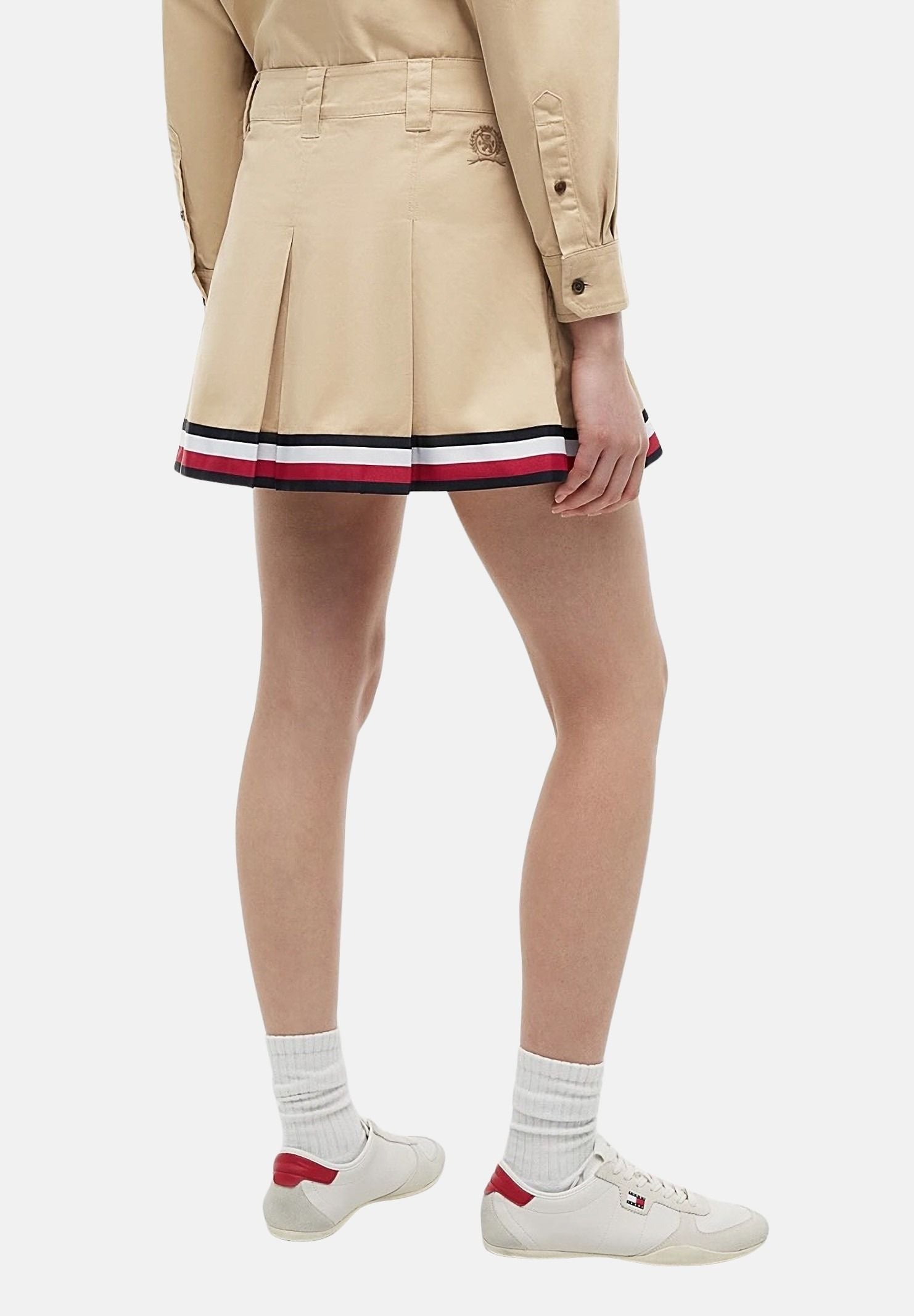 TOMMY JEANS minigonna pieghettata Global Stripe Tape Pleated Mini Skirt  Gentle Gold beige da donna. DW0DW22969 AB9 TOMMY JEANS 
