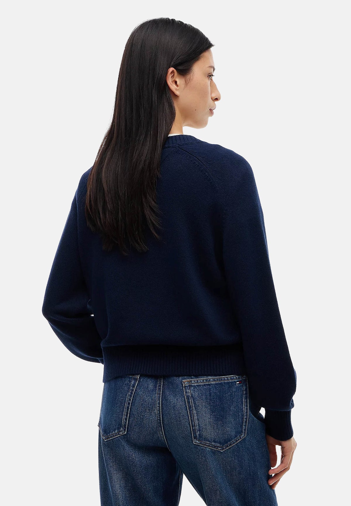 TOMMY JEANS maglione girocollo donna blu navy scuro, con maniche lunghe raglan, maxi logo bandiera sul davanti e finiture a costine. DW0DW23450 C1G TOMMY JEANS 