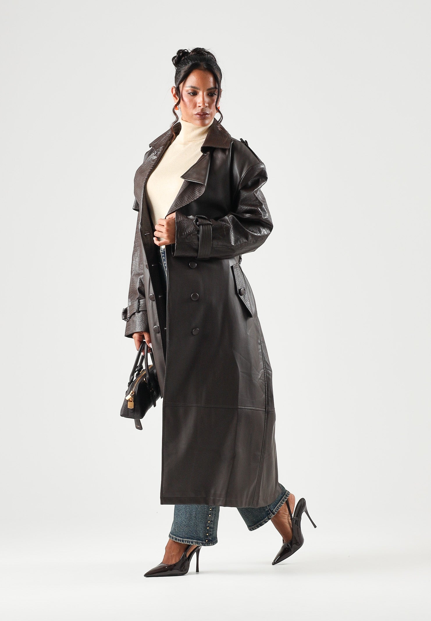 TWENTY FOURHAITCH Cappotto  lungo marrone per donna con cintura in vita e ampi revers sul collo. A0001MAR62A . TWENTY FOURHAITCH 