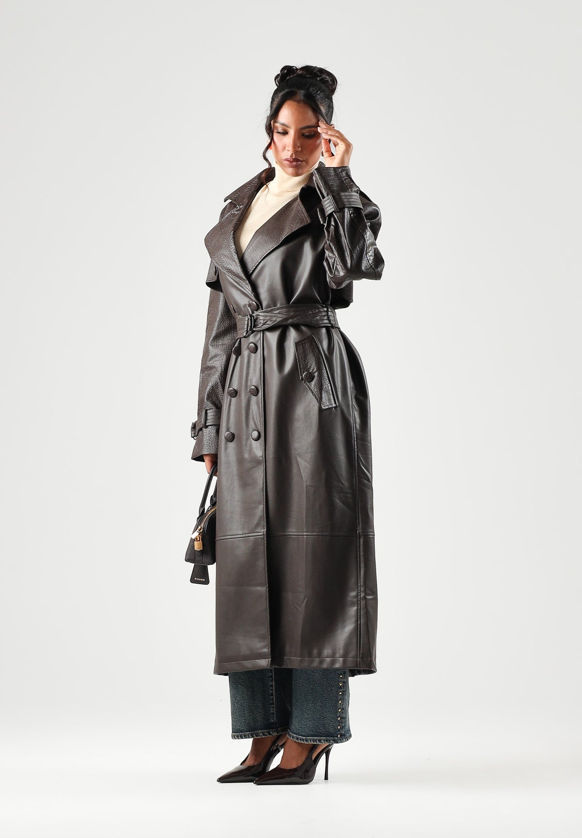 TWENTY FOURHAITCH Cappotto  lungo marrone per donna con cintura in vita e ampi revers sul collo. A0001MAR62A . TWENTY FOURHAITCH 
