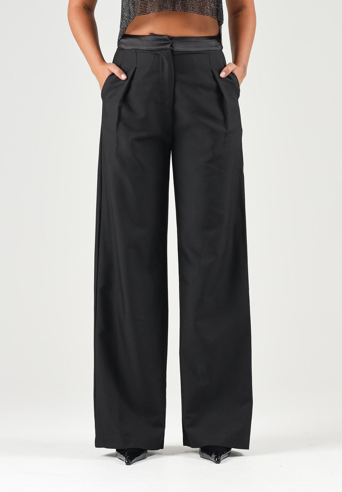 TWENTY FOURHAITCH Pantaloni PALAZZO TROUSERS nero da donna con gamba ampie e pieghe frontali. A0230NER62A . TWENTY FOURHAITCH 