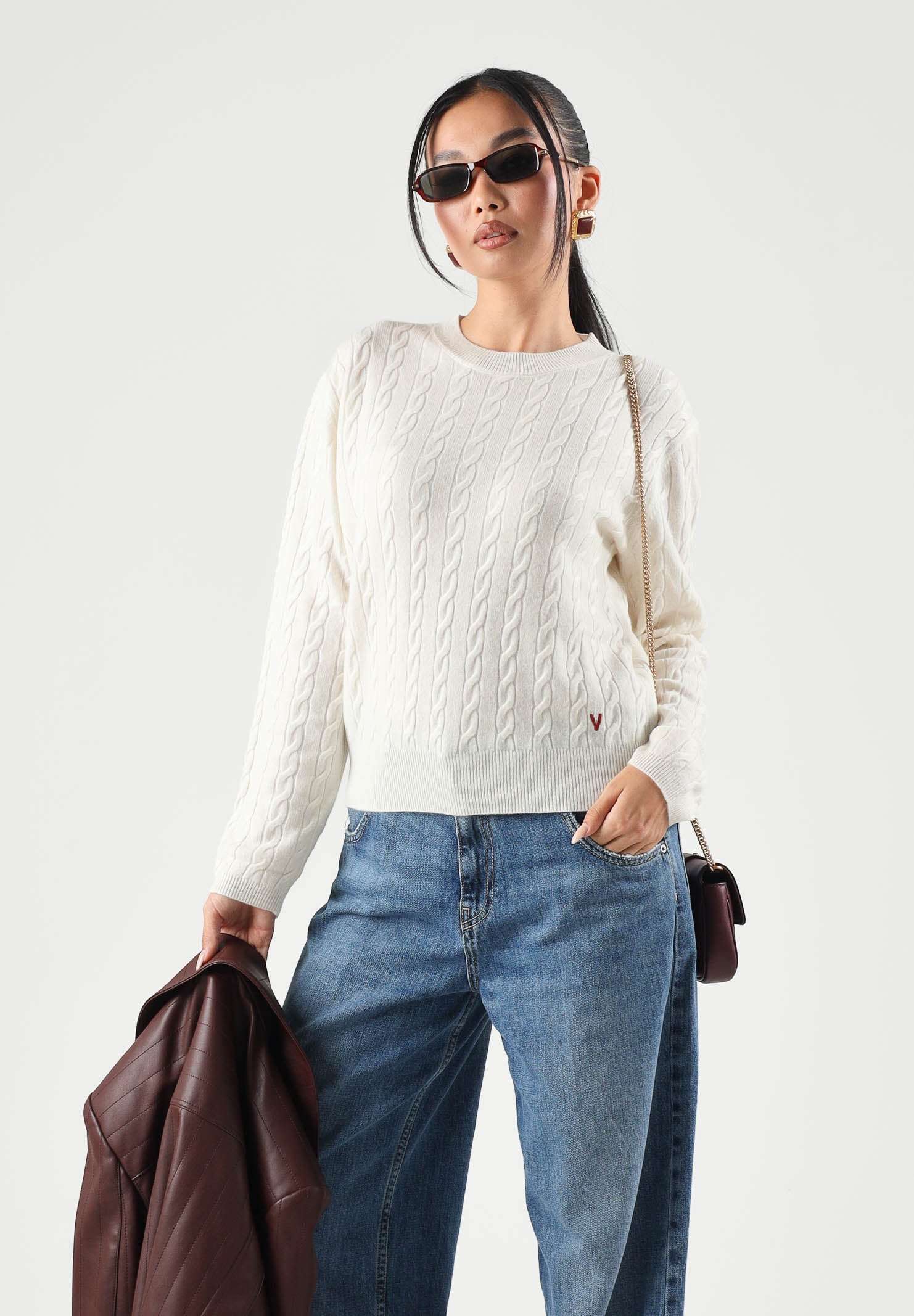 VICOLO Maglione girocollo naturale-panna da donna con mini logo laterale e lavorazione a trecce<BR/> 2AC2068 A02 VICOLO 